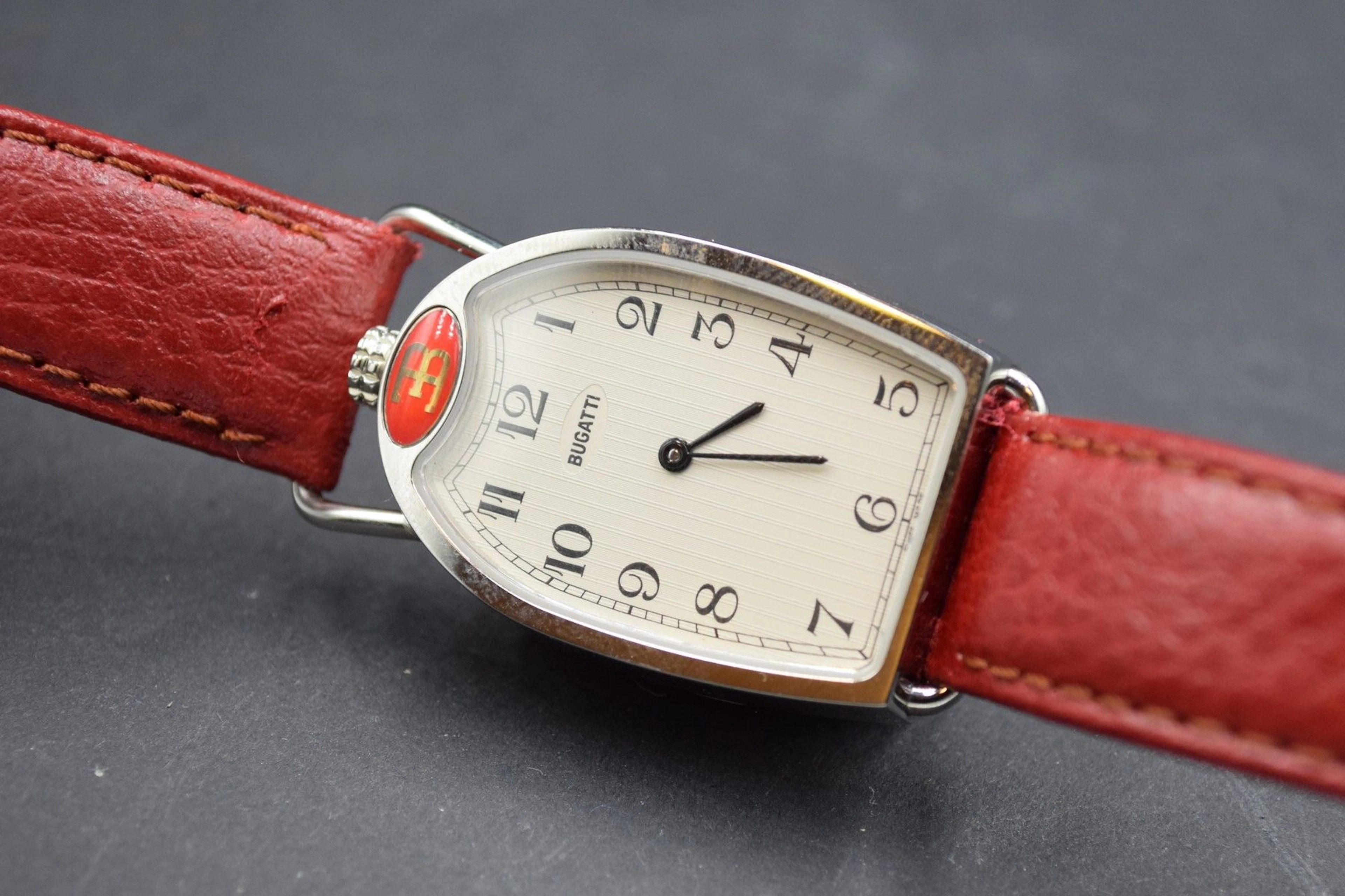 BUGATTI Vers 2000 N° A 01423 Montre bracelet... - Lot 237 - Rossini