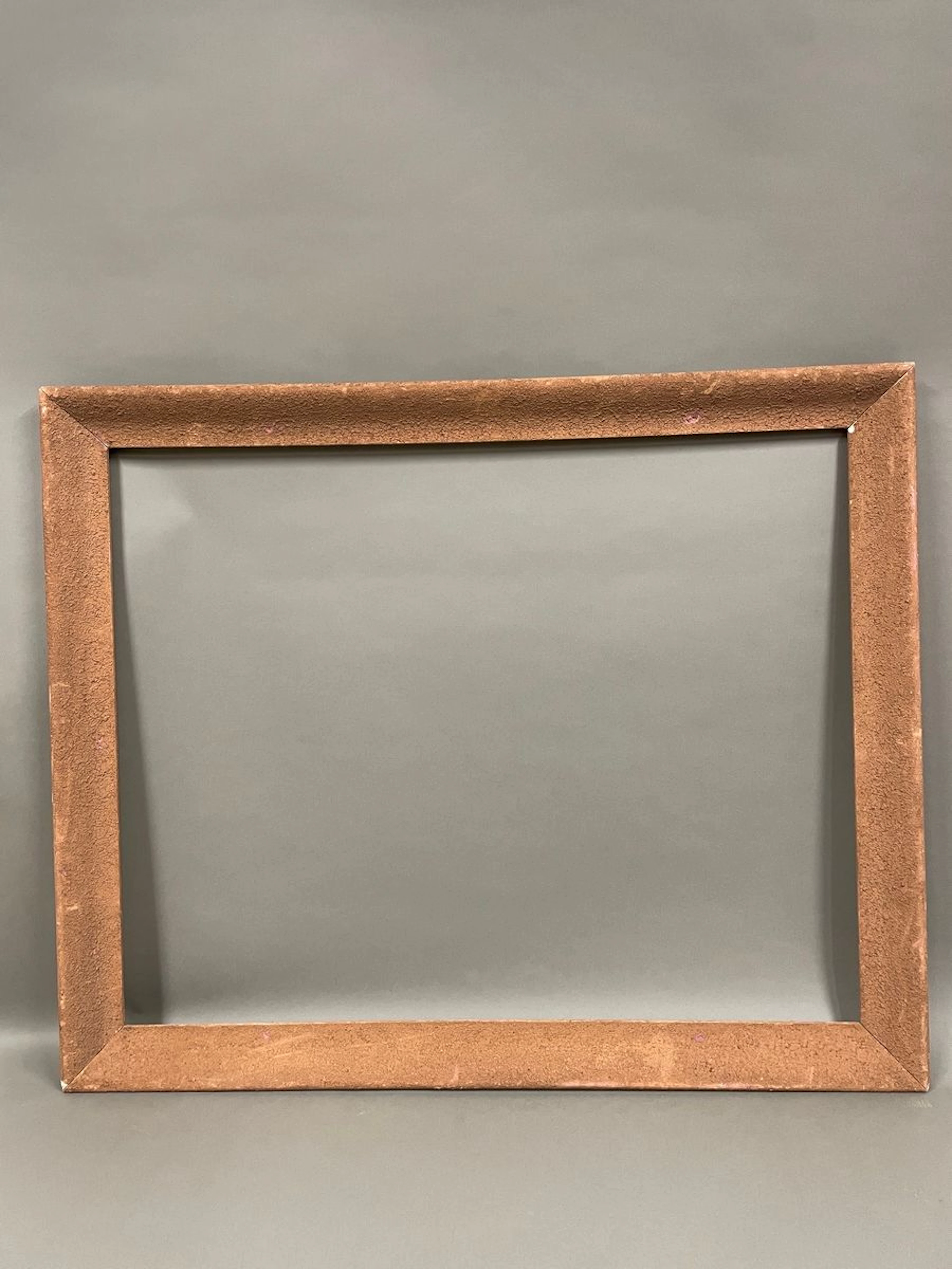Cadre en bois mouluré peint et patiné. Marque... - Lot 78 - Rossini
