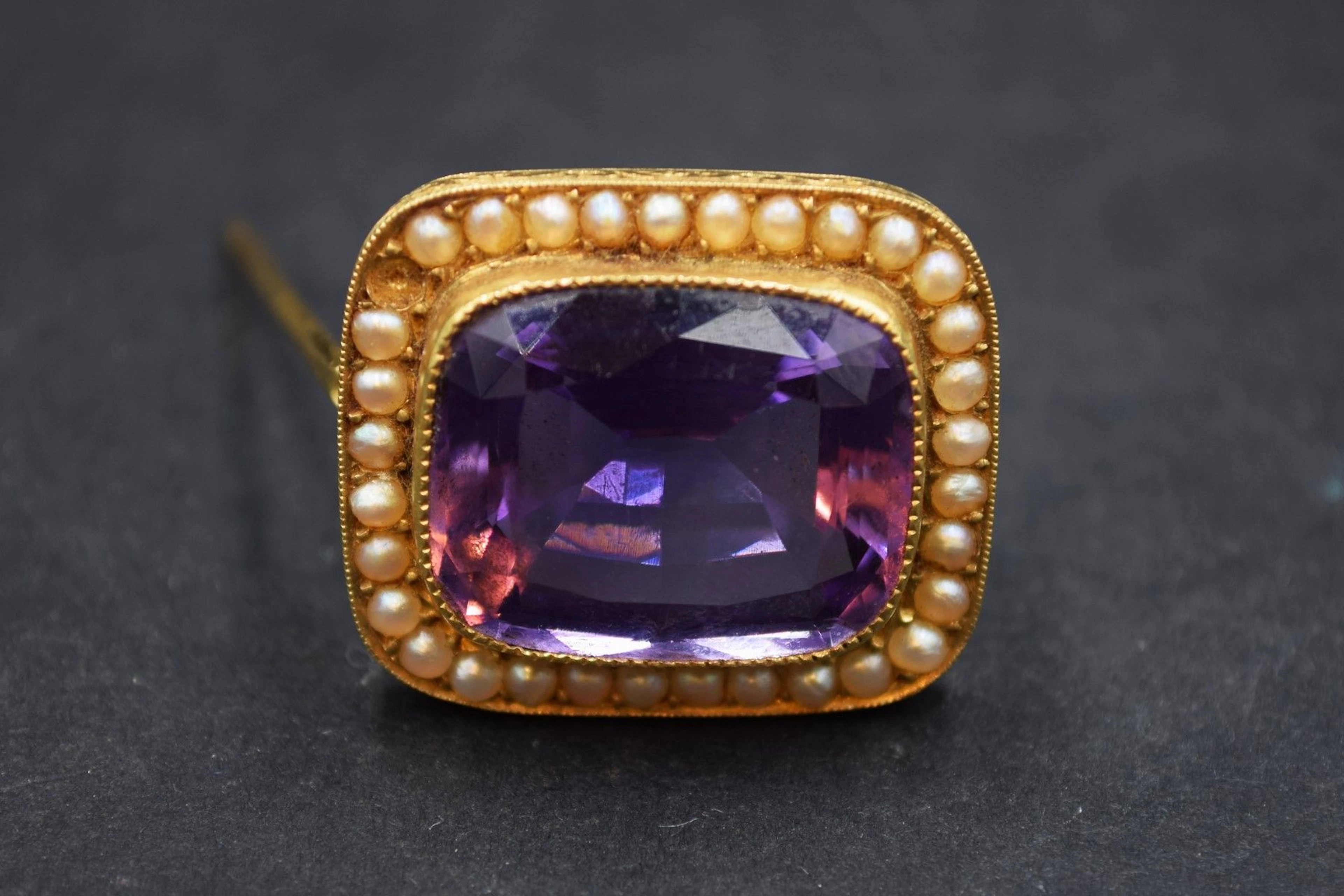 Broche rectangulaire sertie d'une améthyste... - Lot 121 - Rossini