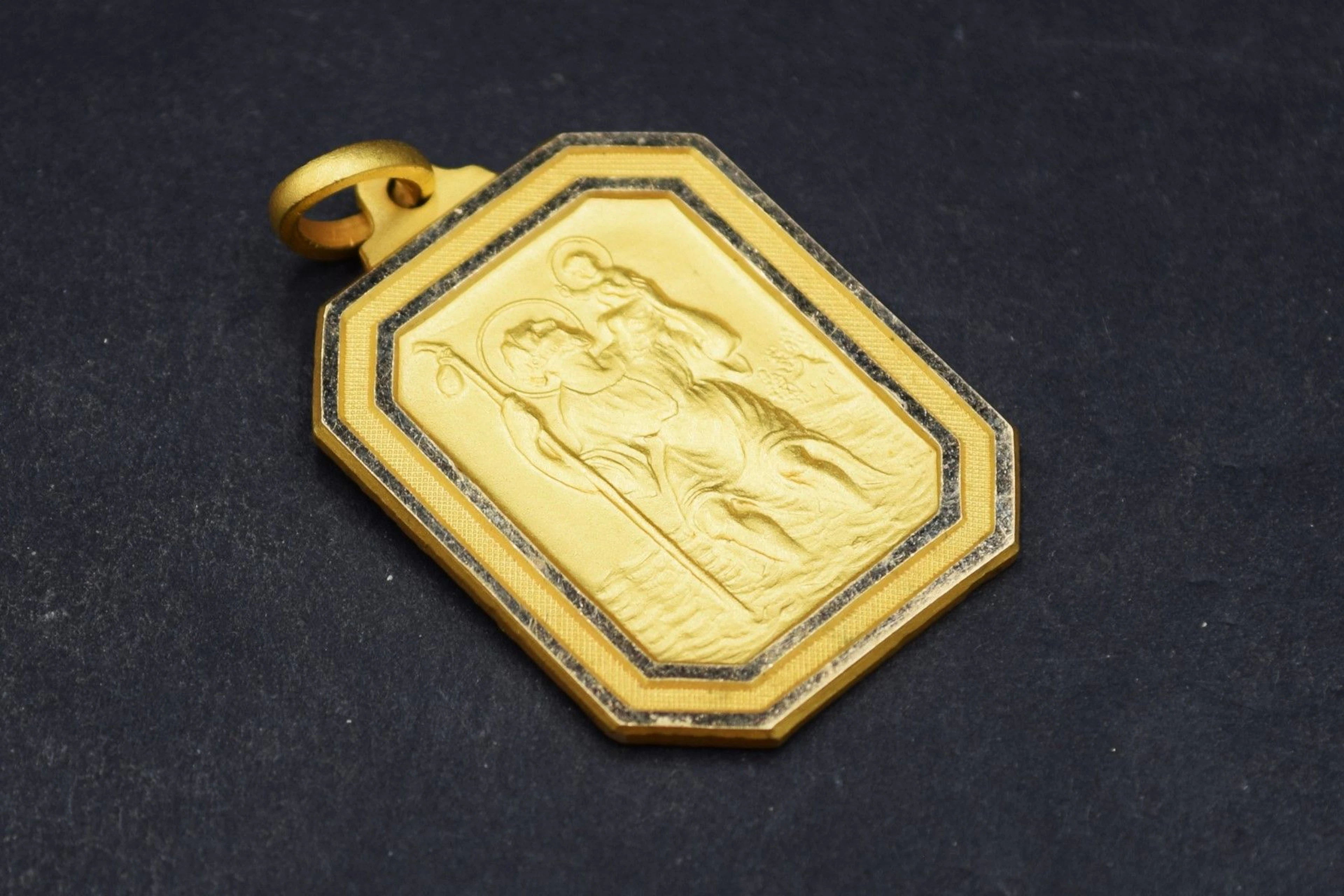 Médaille en or jaune 18k (750) représentant... - Lot 211 - Rossini