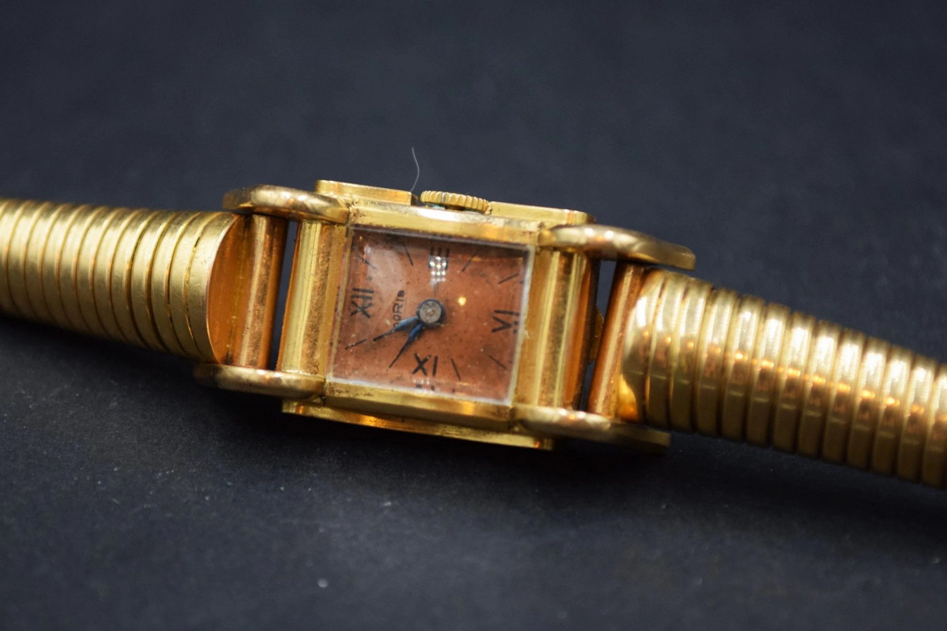 DORIS N°534 4 Montre bracelet de dame en... - Lot 512 - Rossini