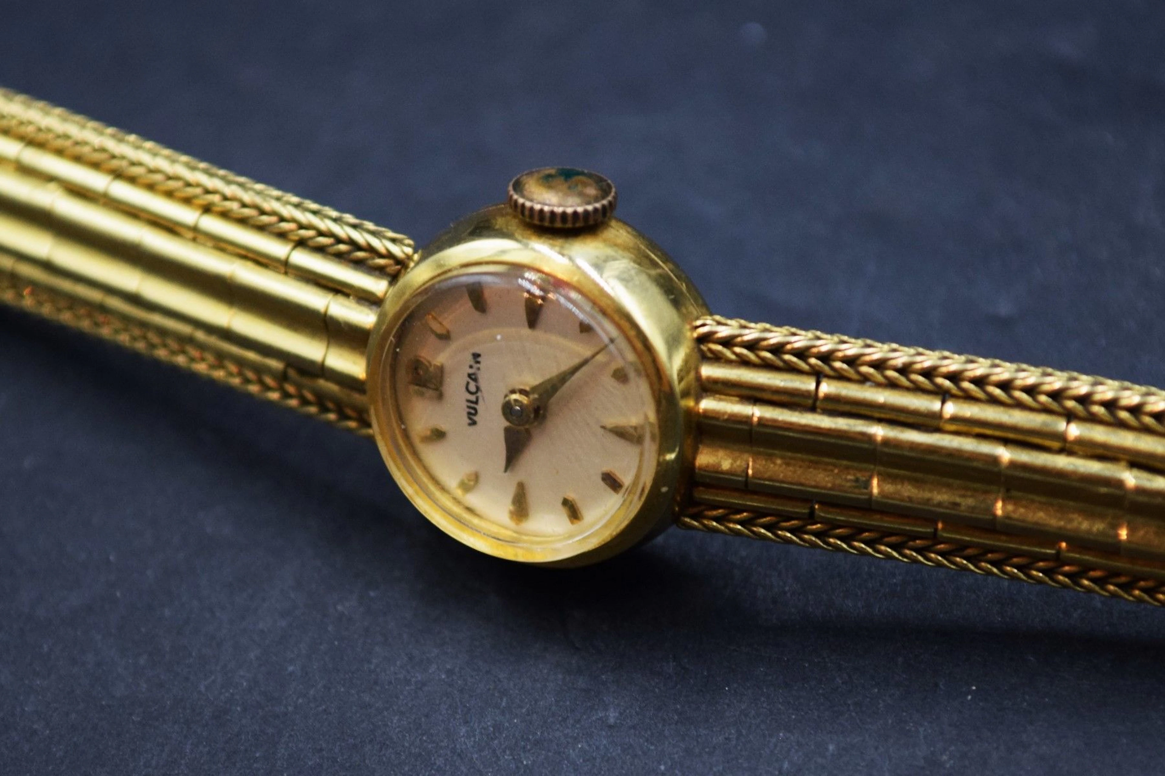 VULCAIN N°23212 Montre bracelet de dame,... - Lot 520 - Rossini