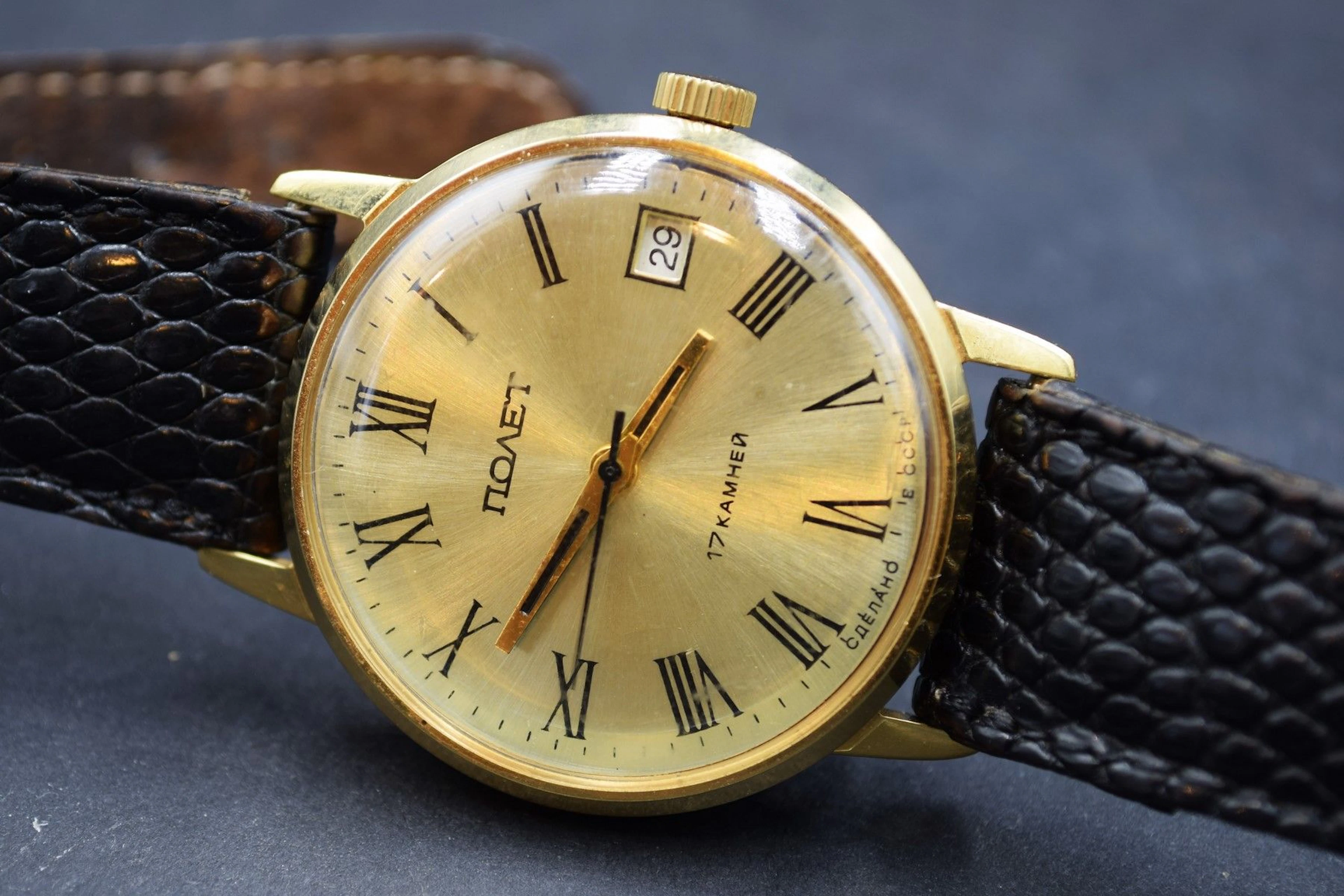 Montre bracelet homme en métal doré, de fabrication... - Lot 554 - Rossini