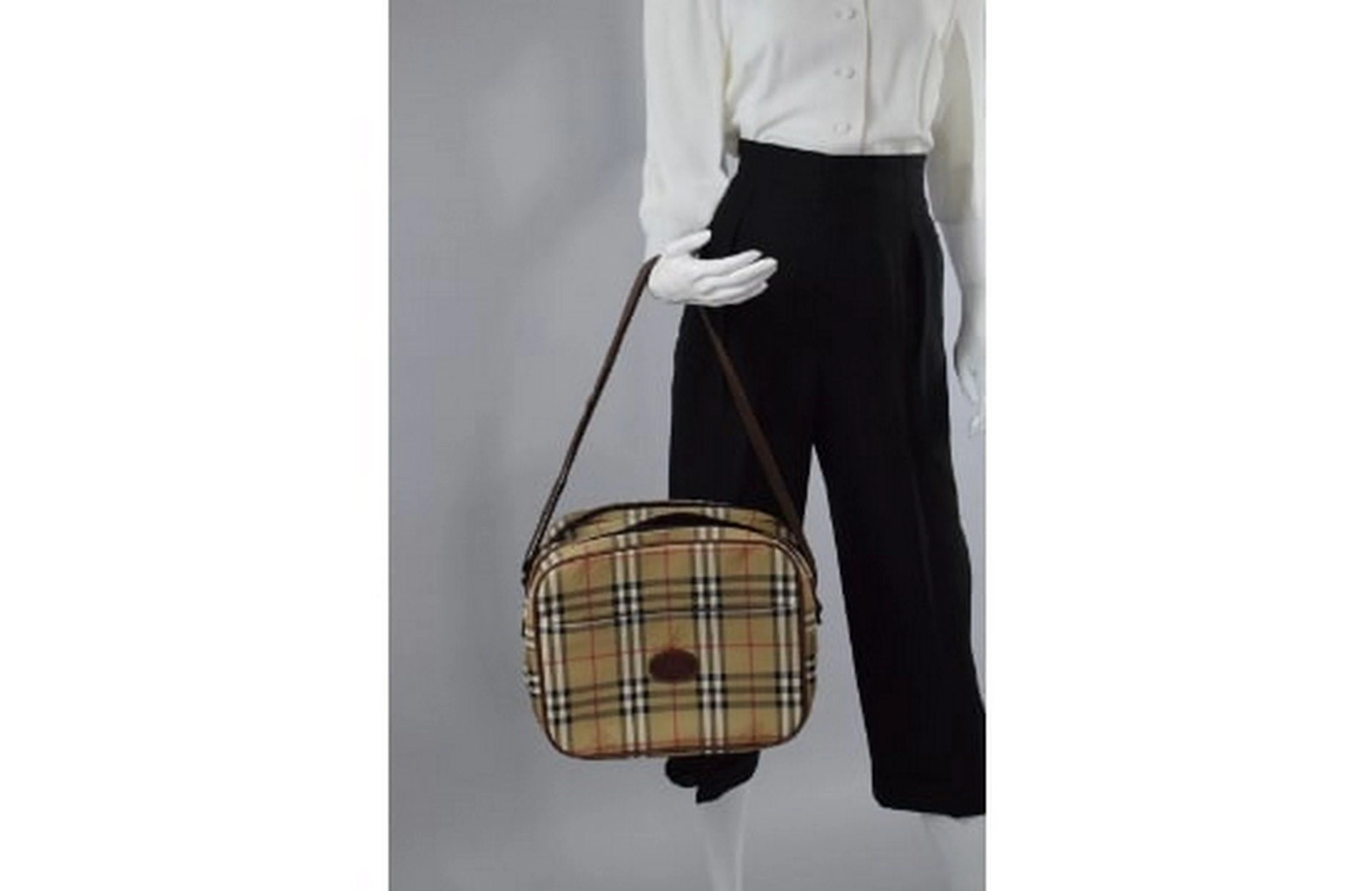 BURBERRYS Circa 1990 Sac bandoulière ou... - Lot 513 - Rossini