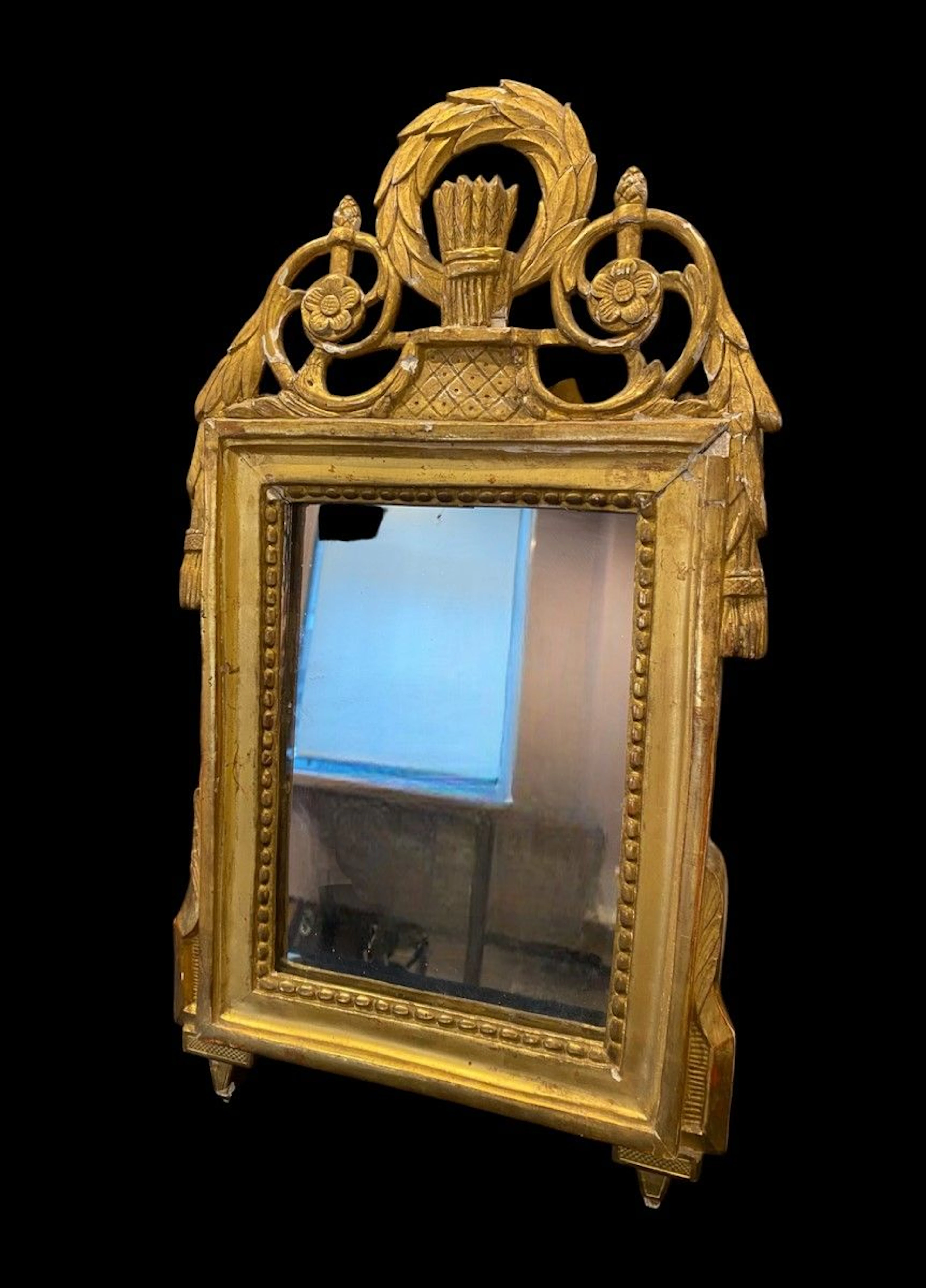 Miroir rectangulaire en bois doré, le fronton... - Lot 645 - Rossini