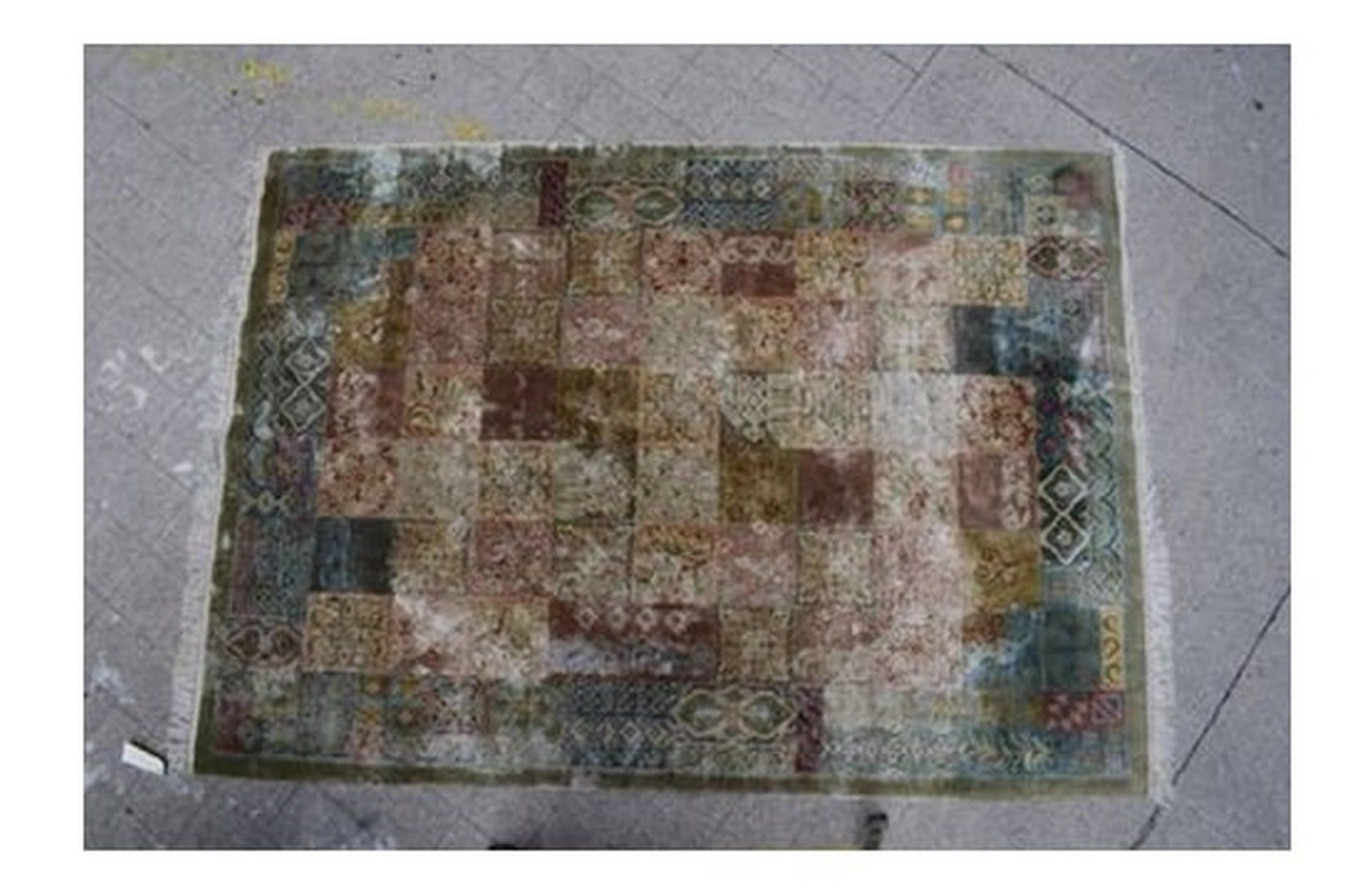 Tapis en soie moderne. H: 243 cm - L : 169... - Lot 660 - Rossini