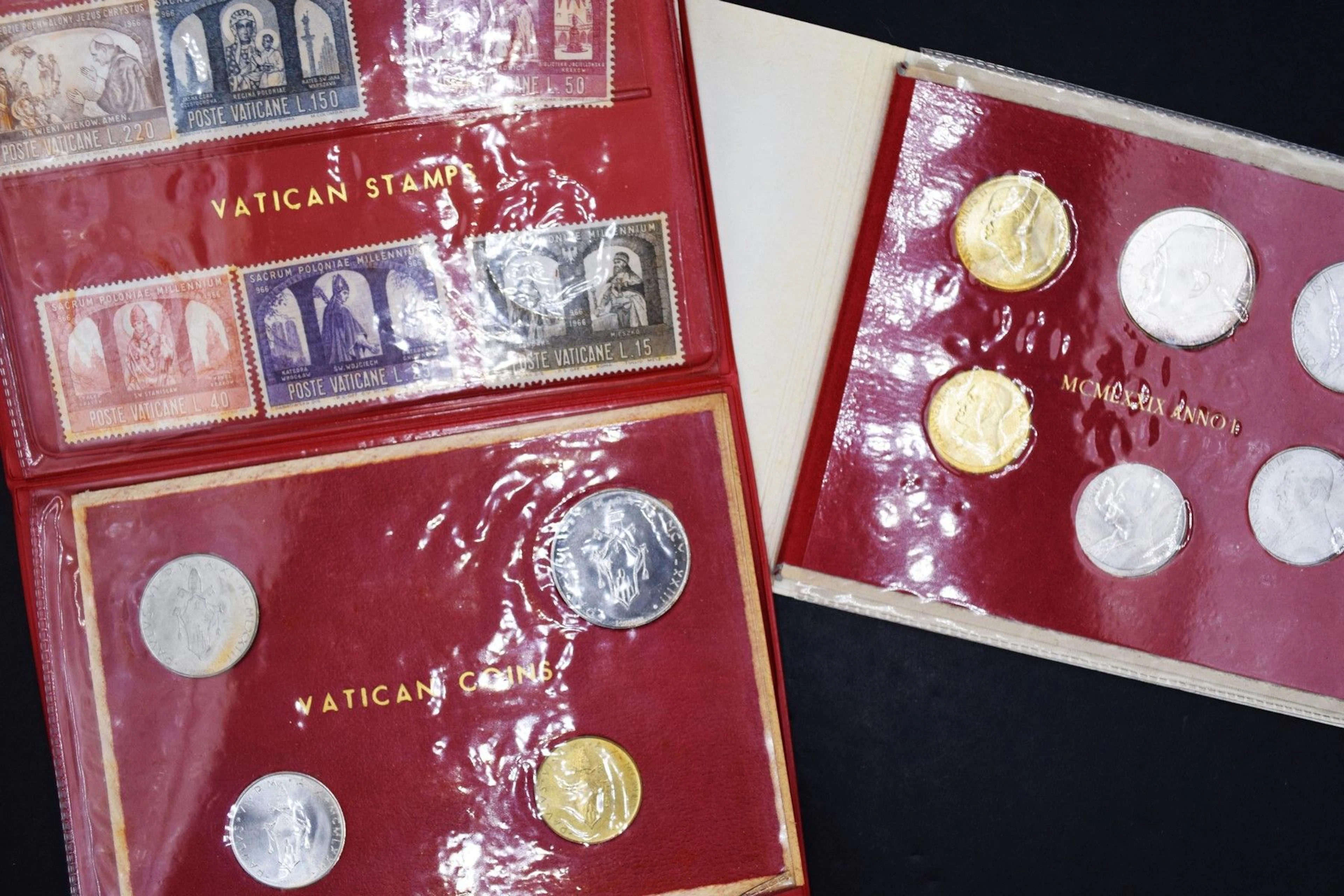 Ensemble de 10 carnets de pièces vaticanes... - Lot 94 - Rossini