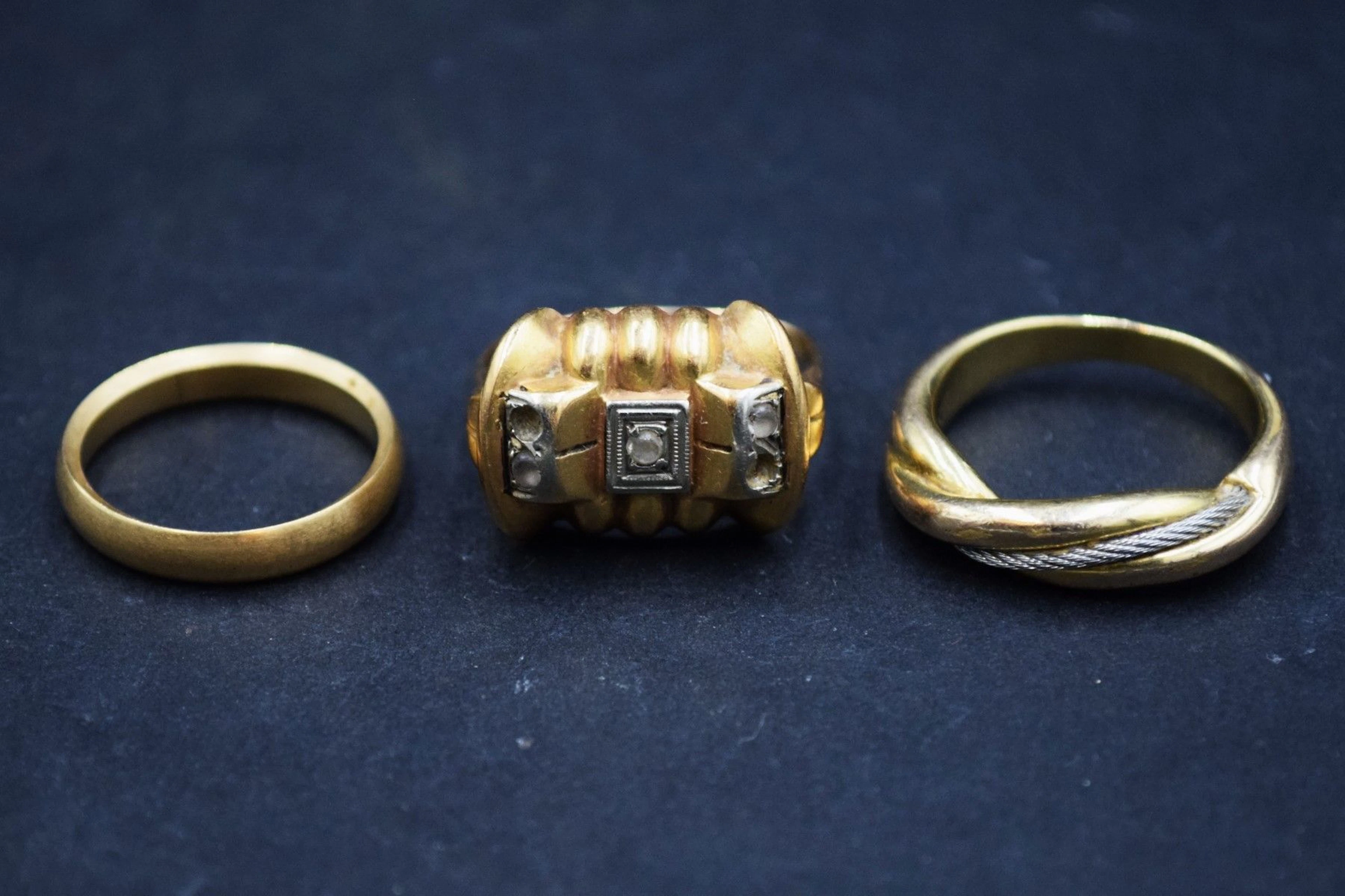 Lot de trois bagues en or jaune 18k (750),... - Lot 198 - Rossini
