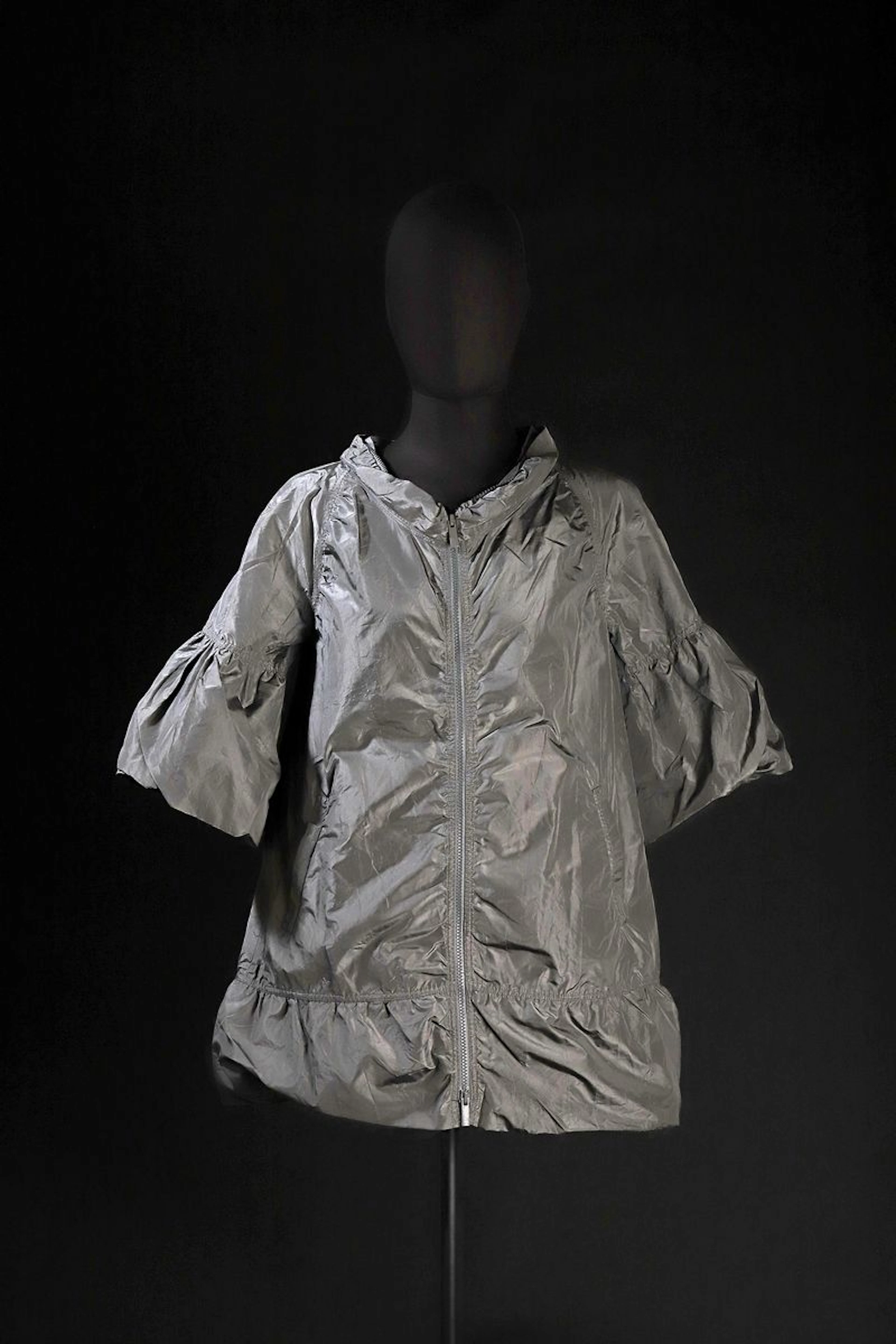 BOTTEGA VENETA Veste stylisée à manches... - Lot 10 - Rossini