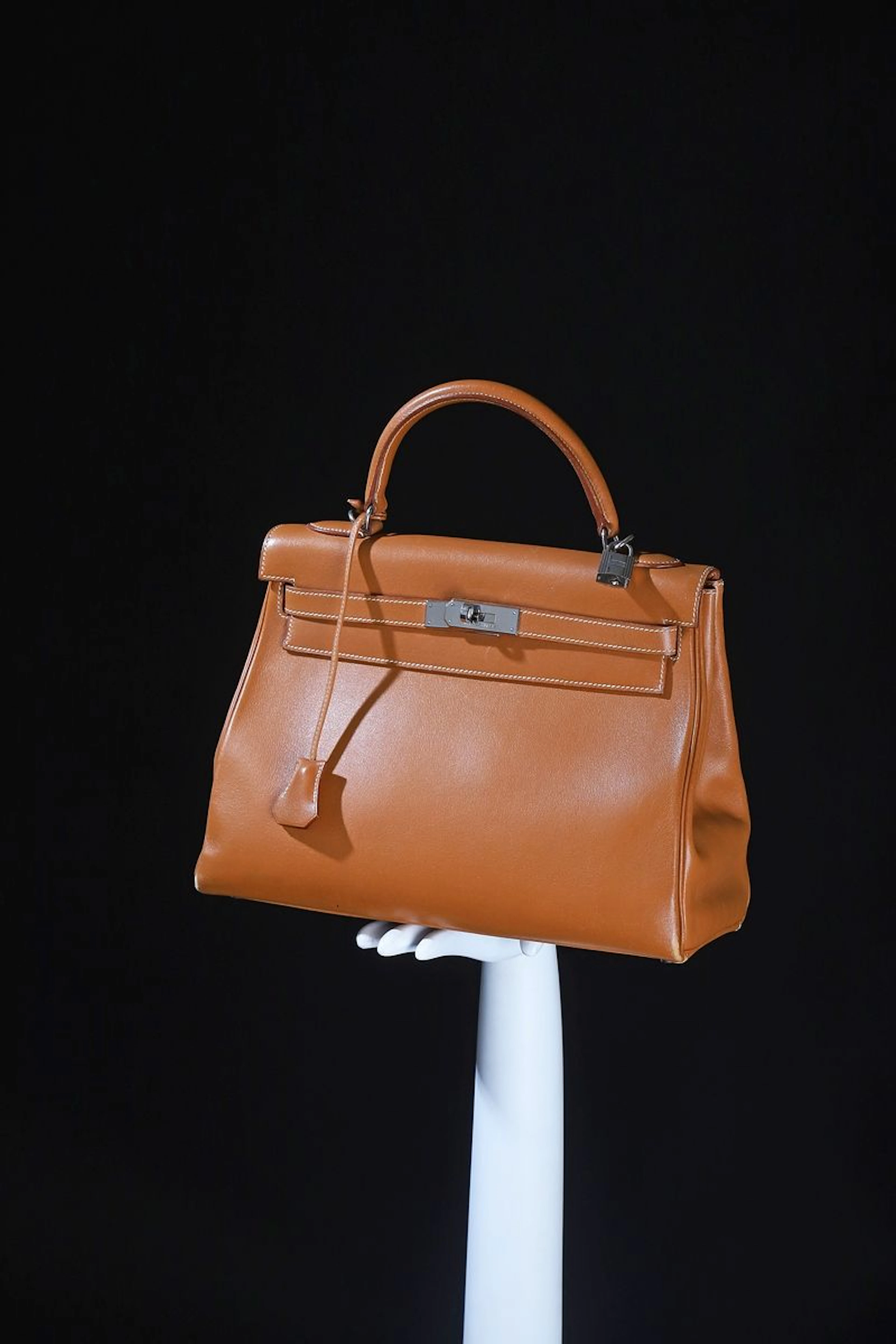 HERMES PARIS 2003 Sac modèle "Kelly Retourné"... - Lot 285 - Rossini