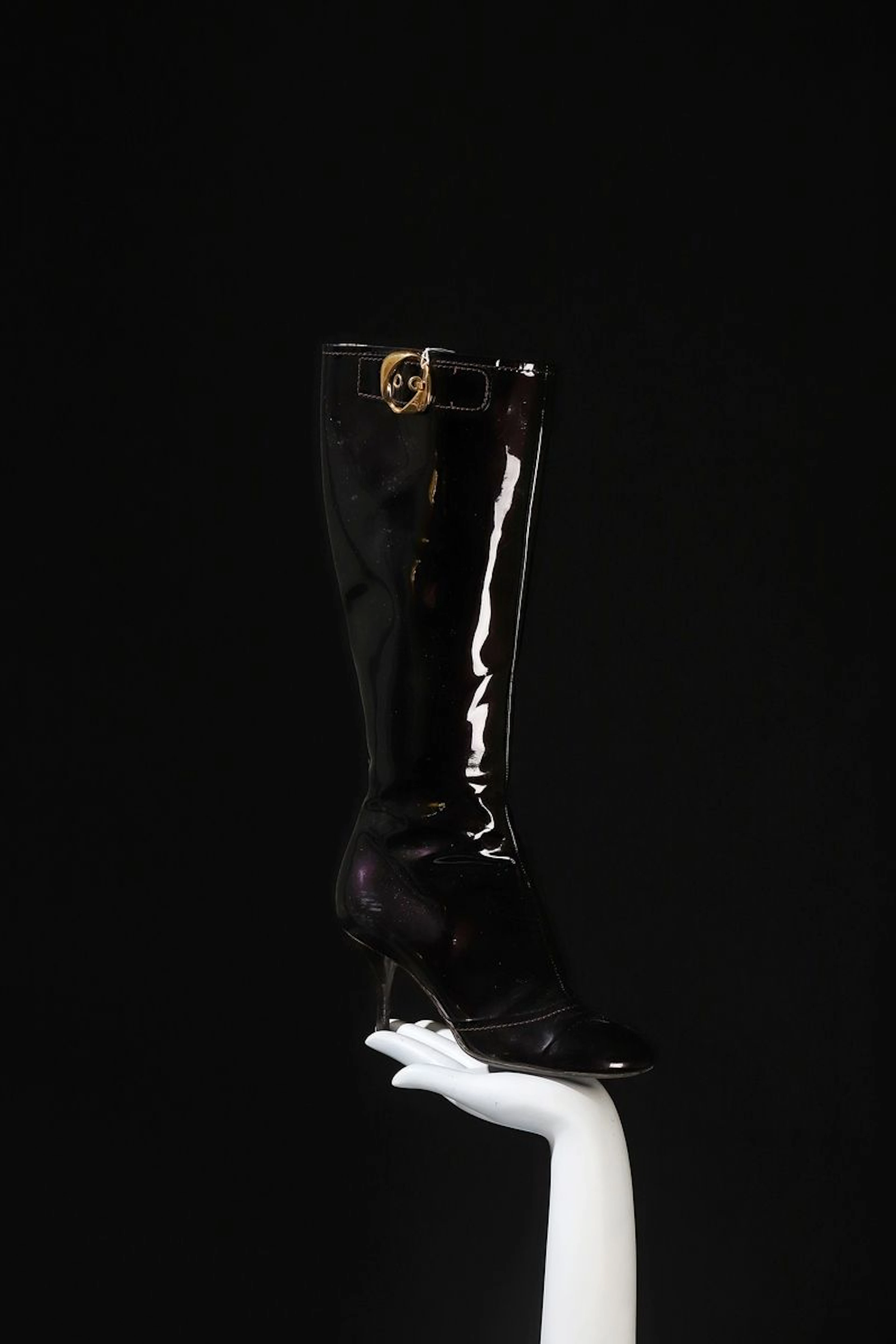 LOUIS VUITTON Paire de bottes en cuir glacé... - Lot 339 - Rossini