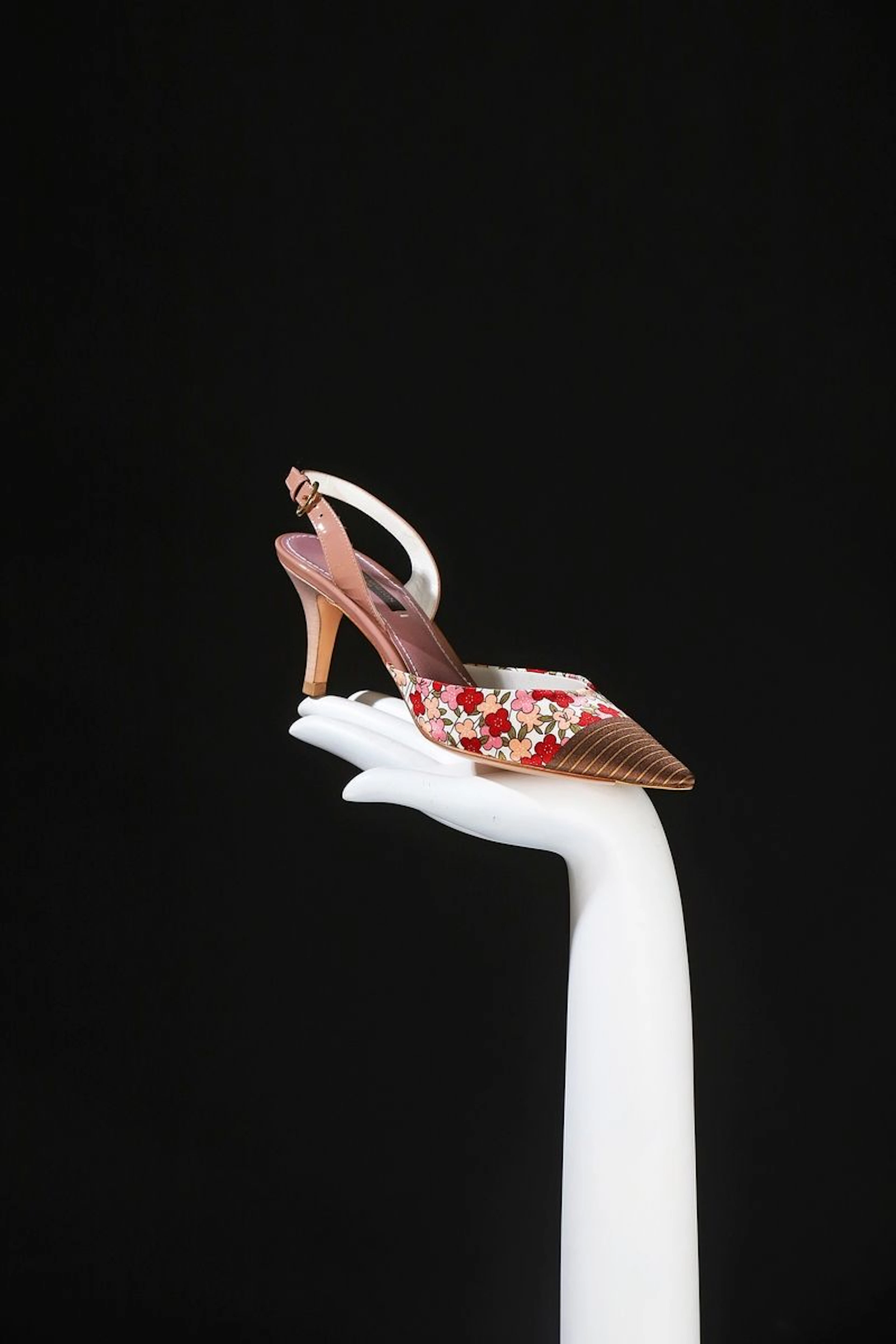 LOUIS VUITTON Paire d'escarpins à talons... - Lot 343 - Rossini