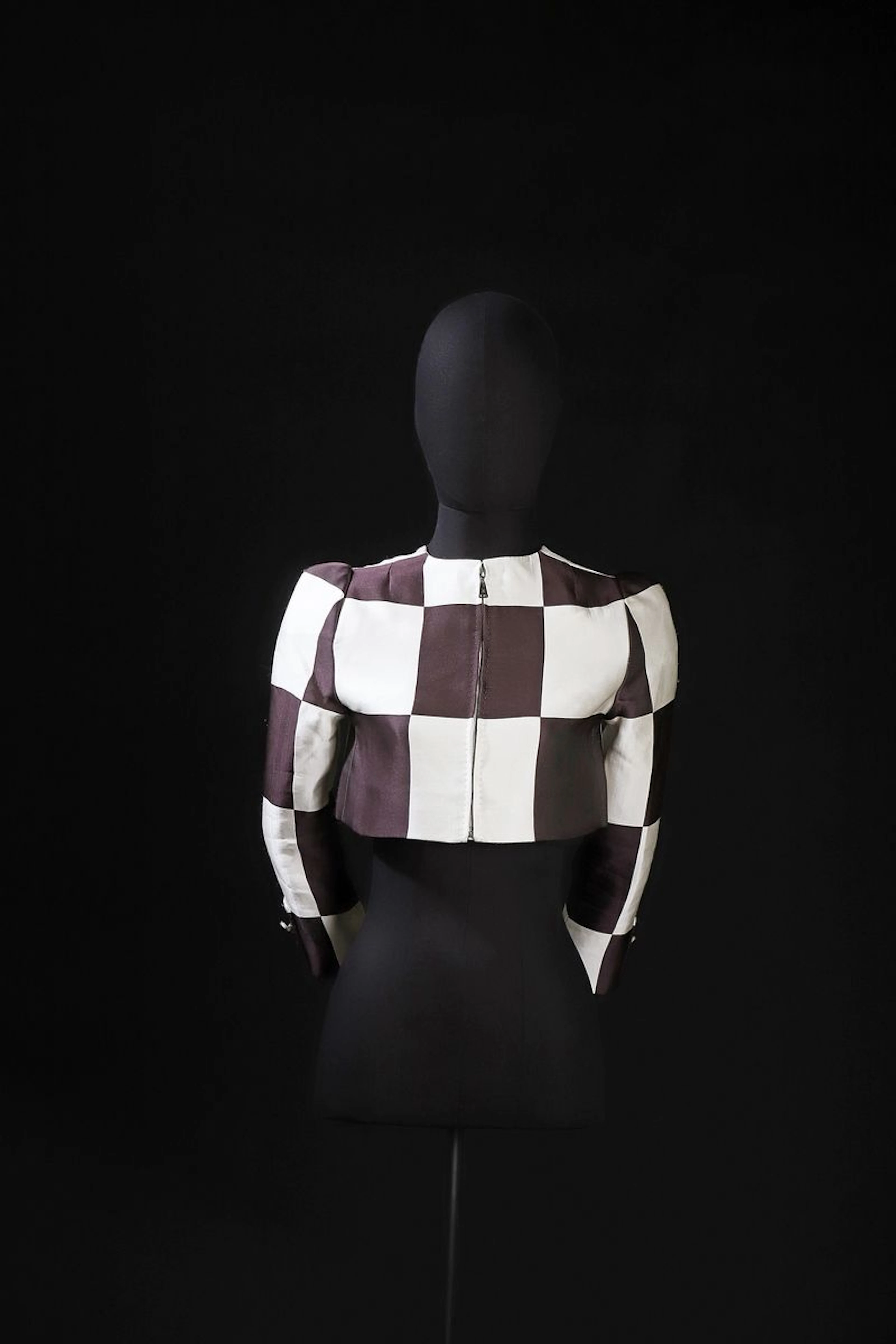 LOUIS VUITTON Top ultra court à motif damier... - Lot 357 - Rossini