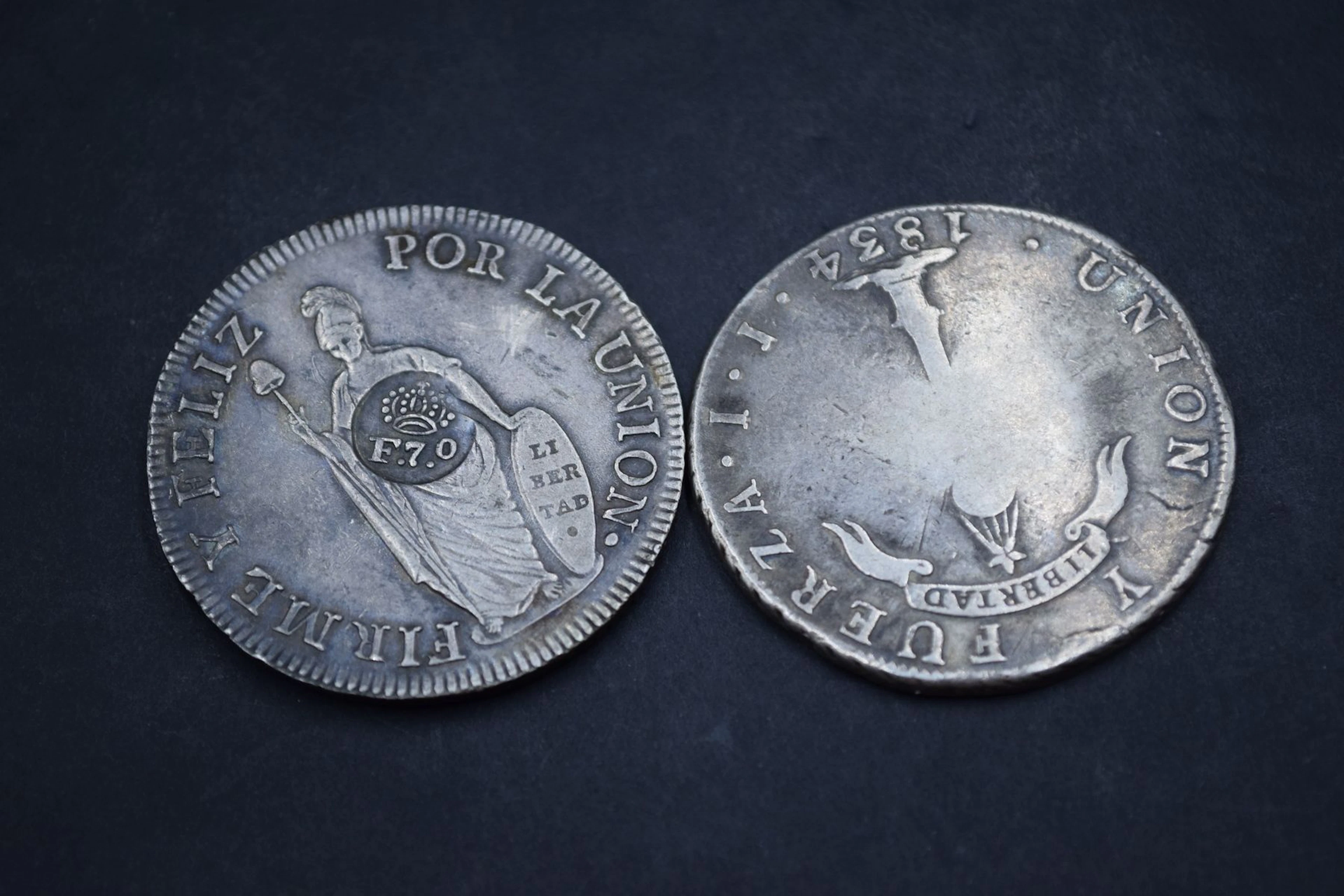 PHILIPPINES Lot de 2 monnaies en argent :... - Lot 81 - Rossini