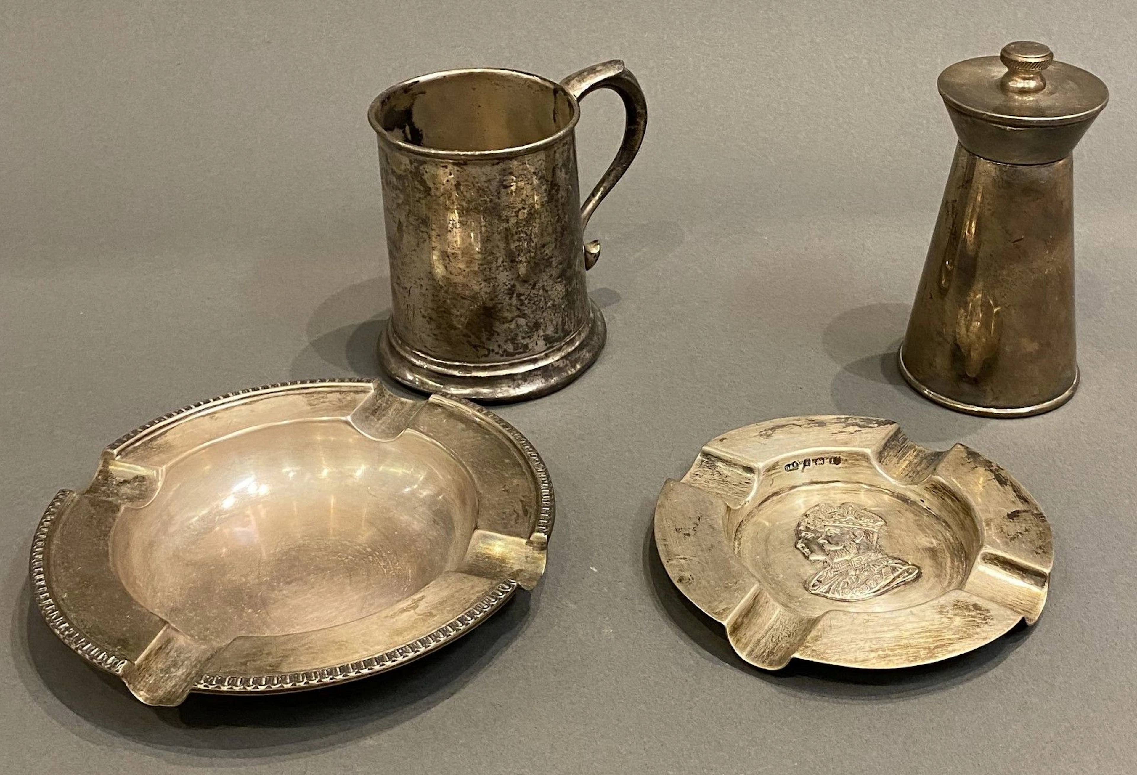 Réunion d'objets en argent (lion passant)... - Lot 71 - Rossini