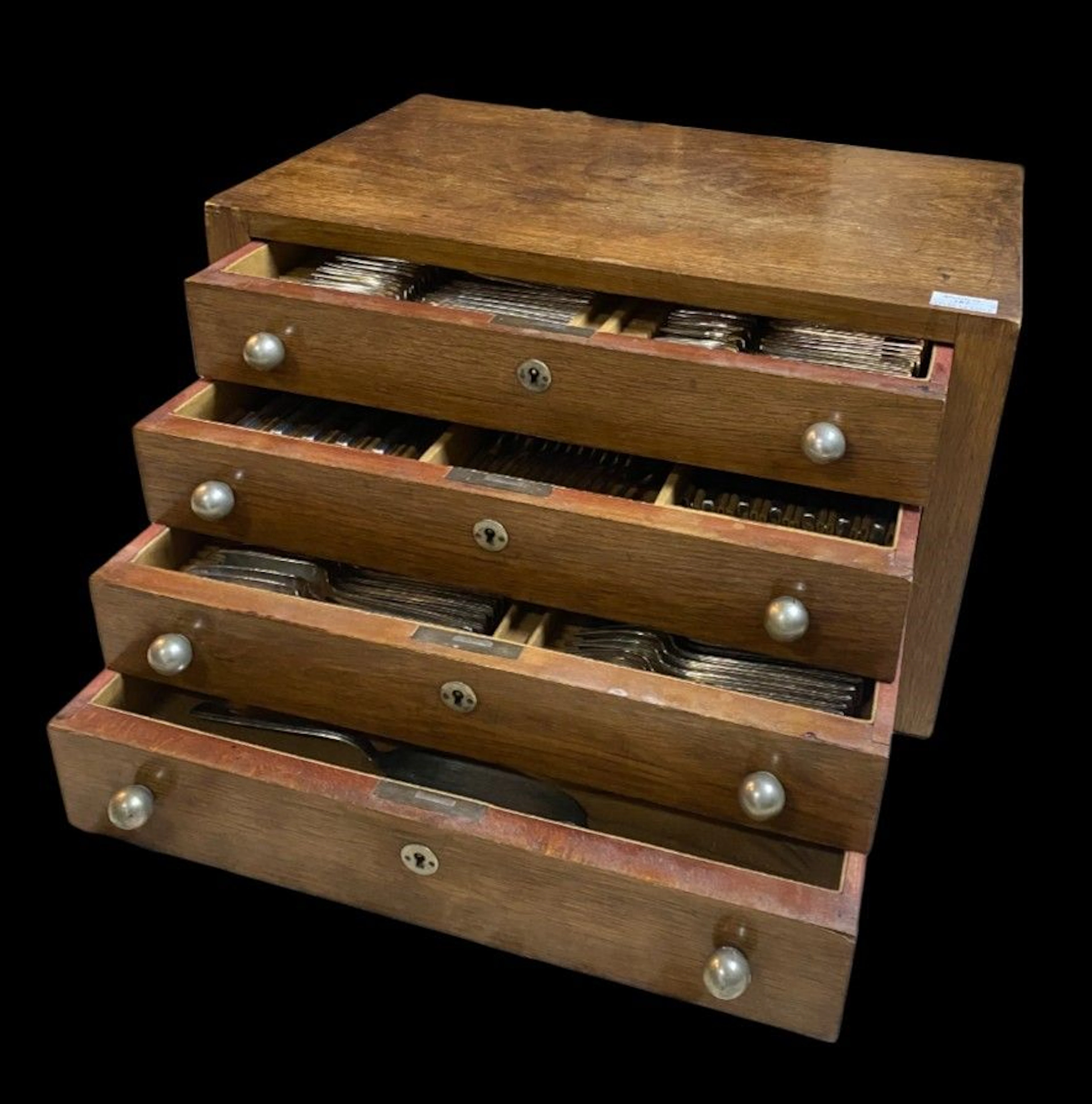 ERCUIS Ménagère modèle Art Déco en métal... - Lot 187 - Rossini