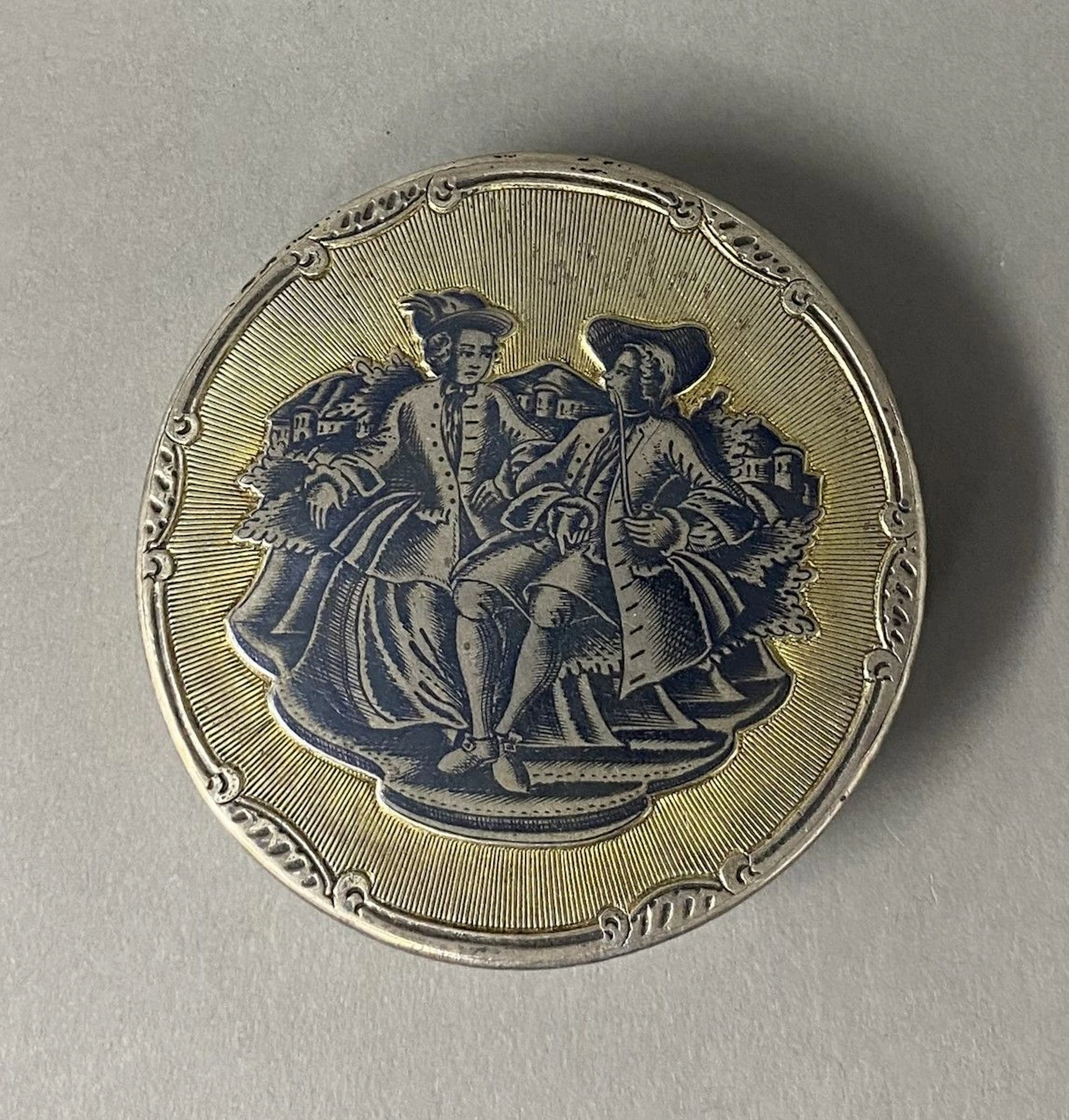 Boite ronde en argent et vermeil à décor... - Lot 212 - Rossini