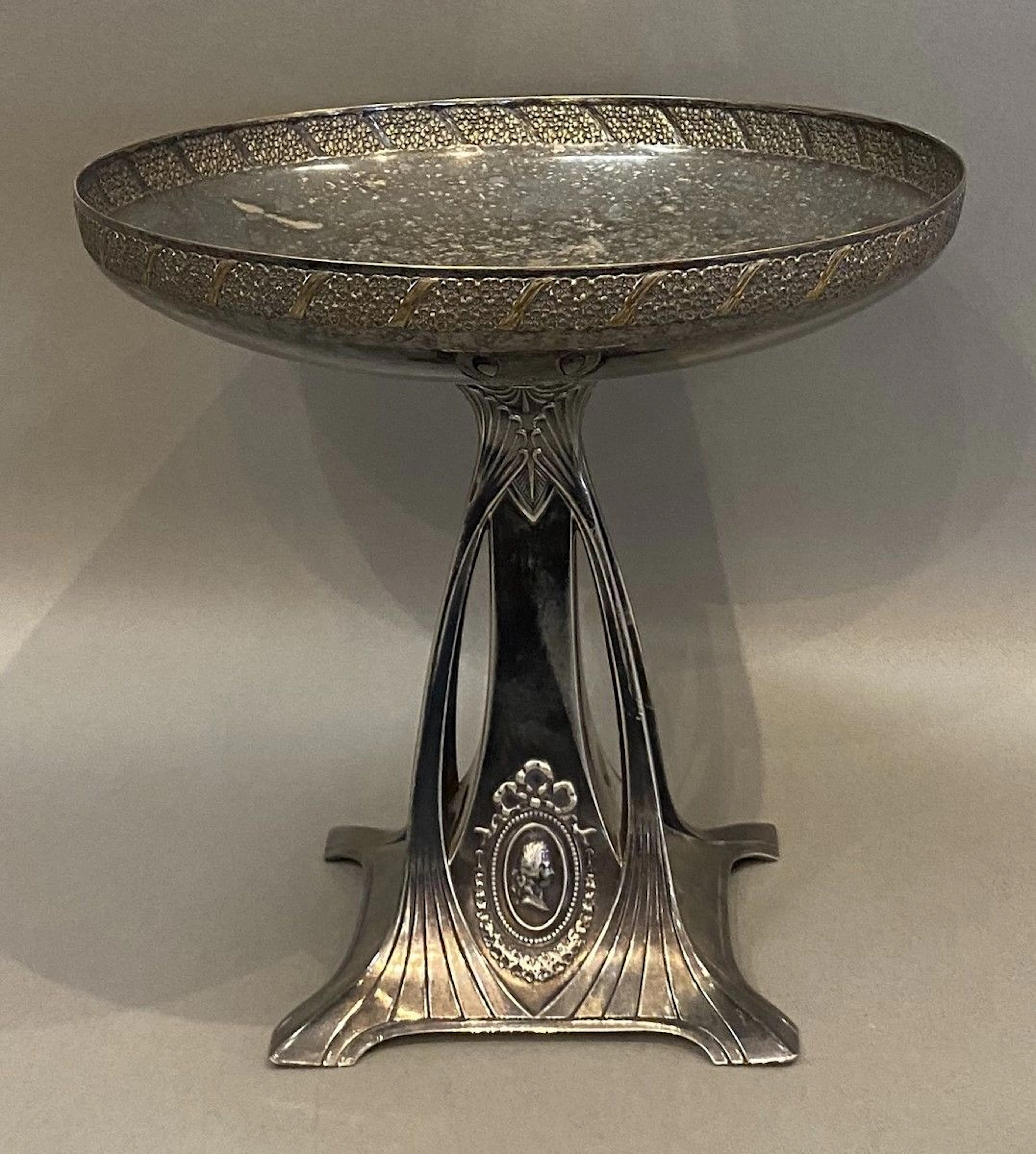 WMF Coupe à fruit en métal argenté monté... - Lot 223 - Rossini