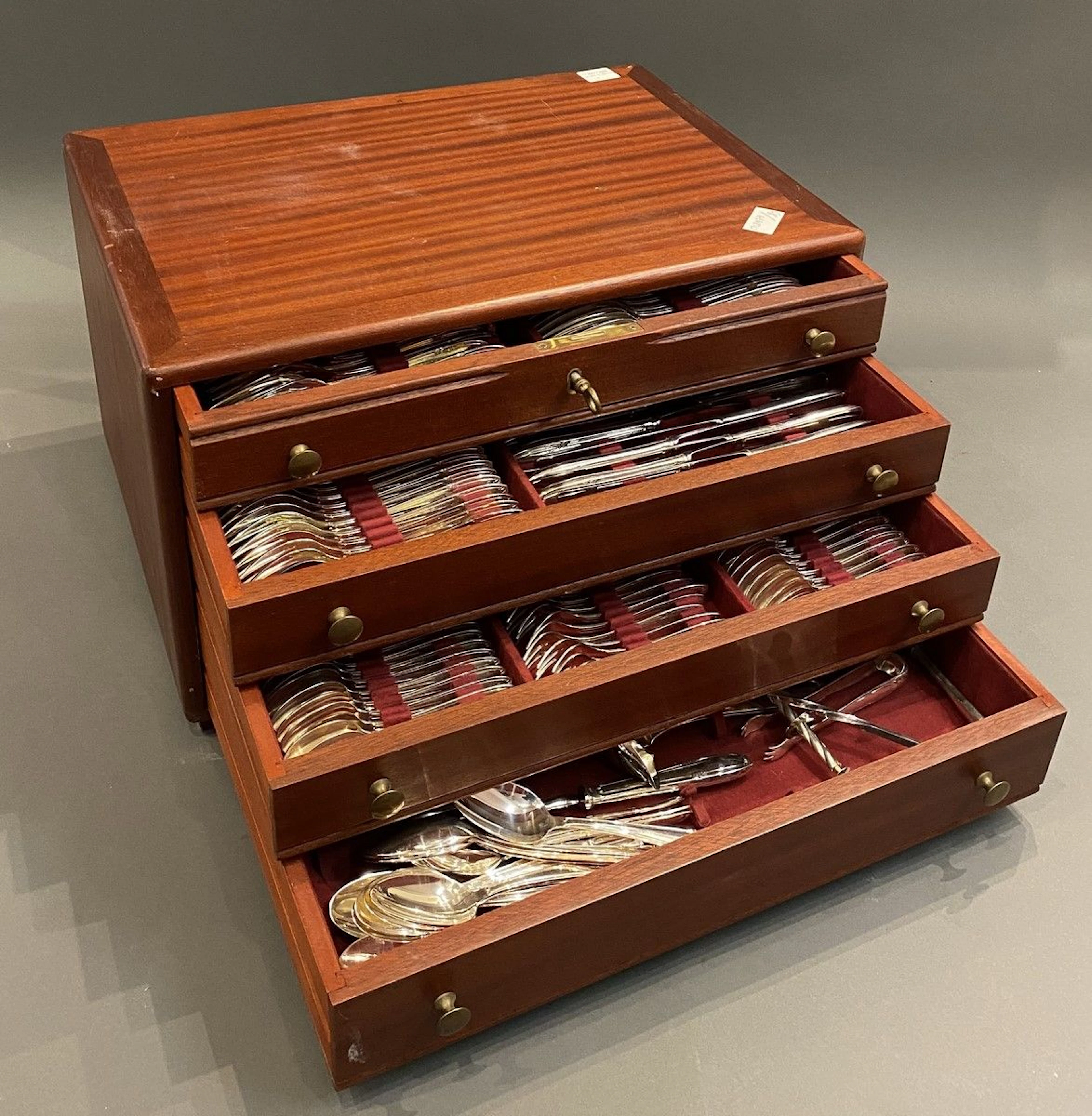SFAM Ménagère en métal argenté composée de... - Lot 230 - Rossini