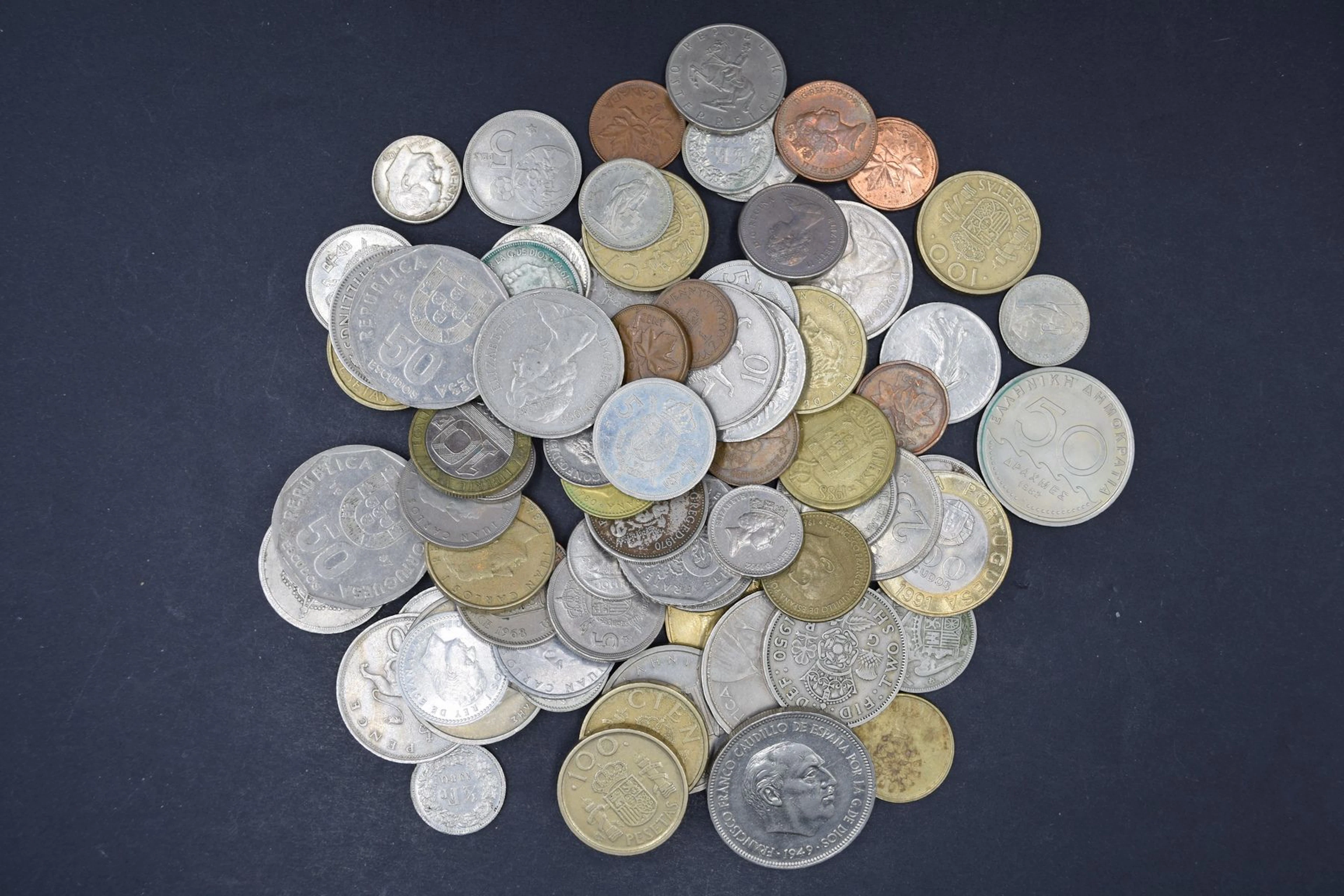Un vr de pièces de monnaie et de billets... - Lot 91 - Rossini