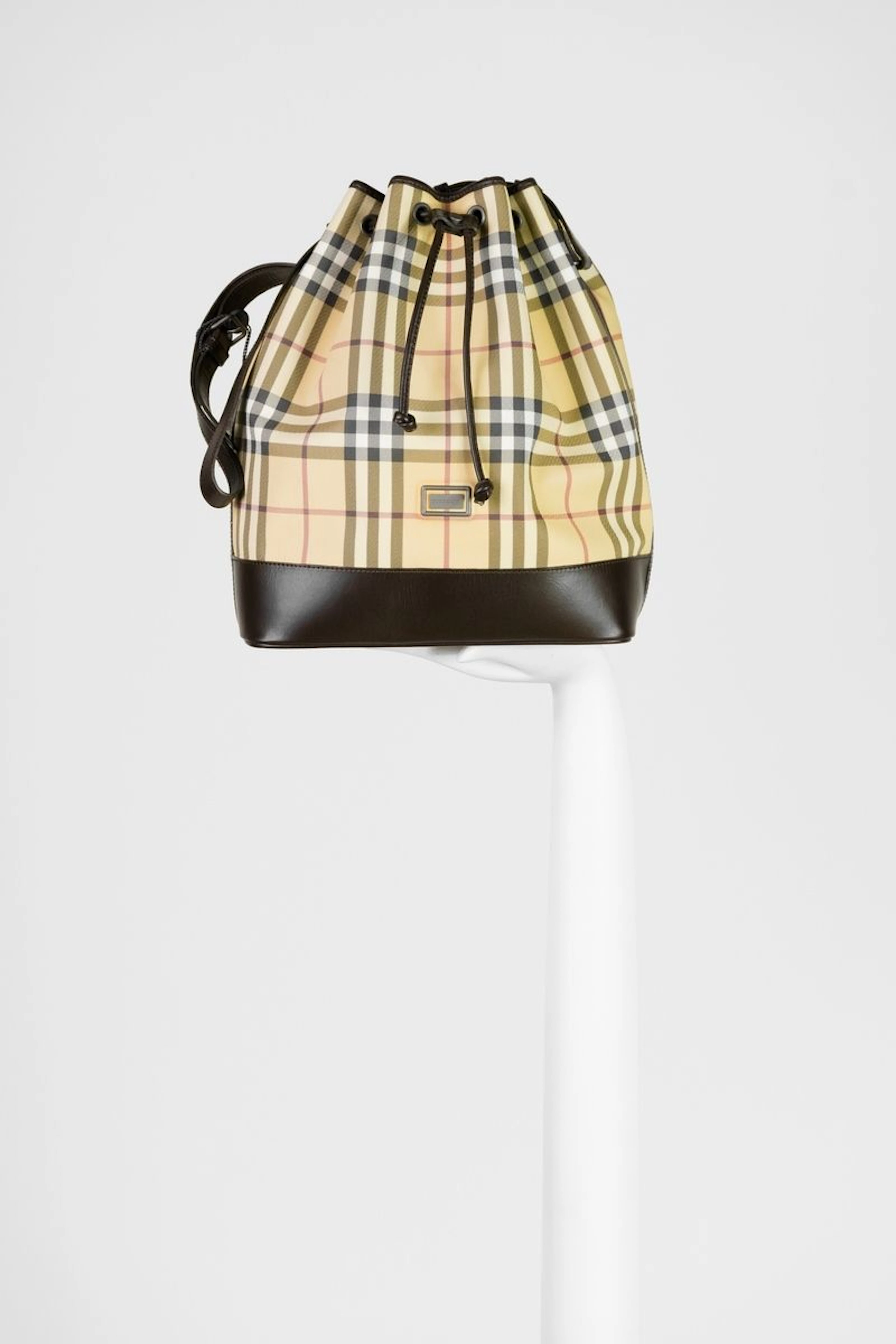 BURBERRY Sac seau en toile enduite et cuir... - Lot 61 - Rossini