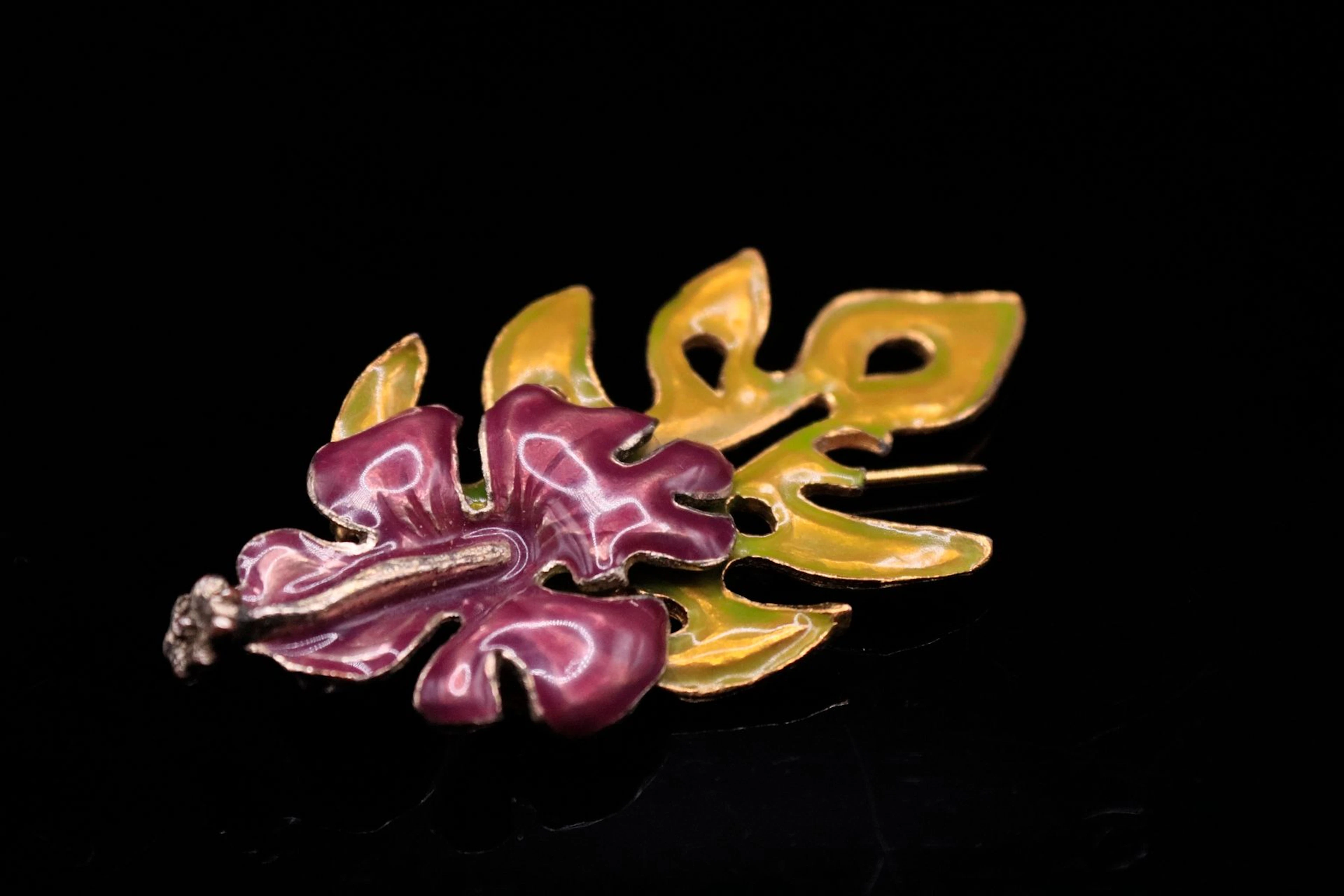 KENZO Broche florale en métal doré à décor... - Lot 249 - Rossini
