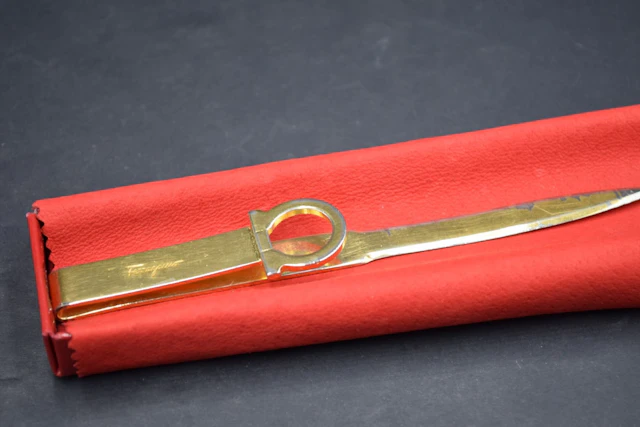 SALVATORE FERRAGAMO Coupe papier en métal... - Lot 346 - Rossini