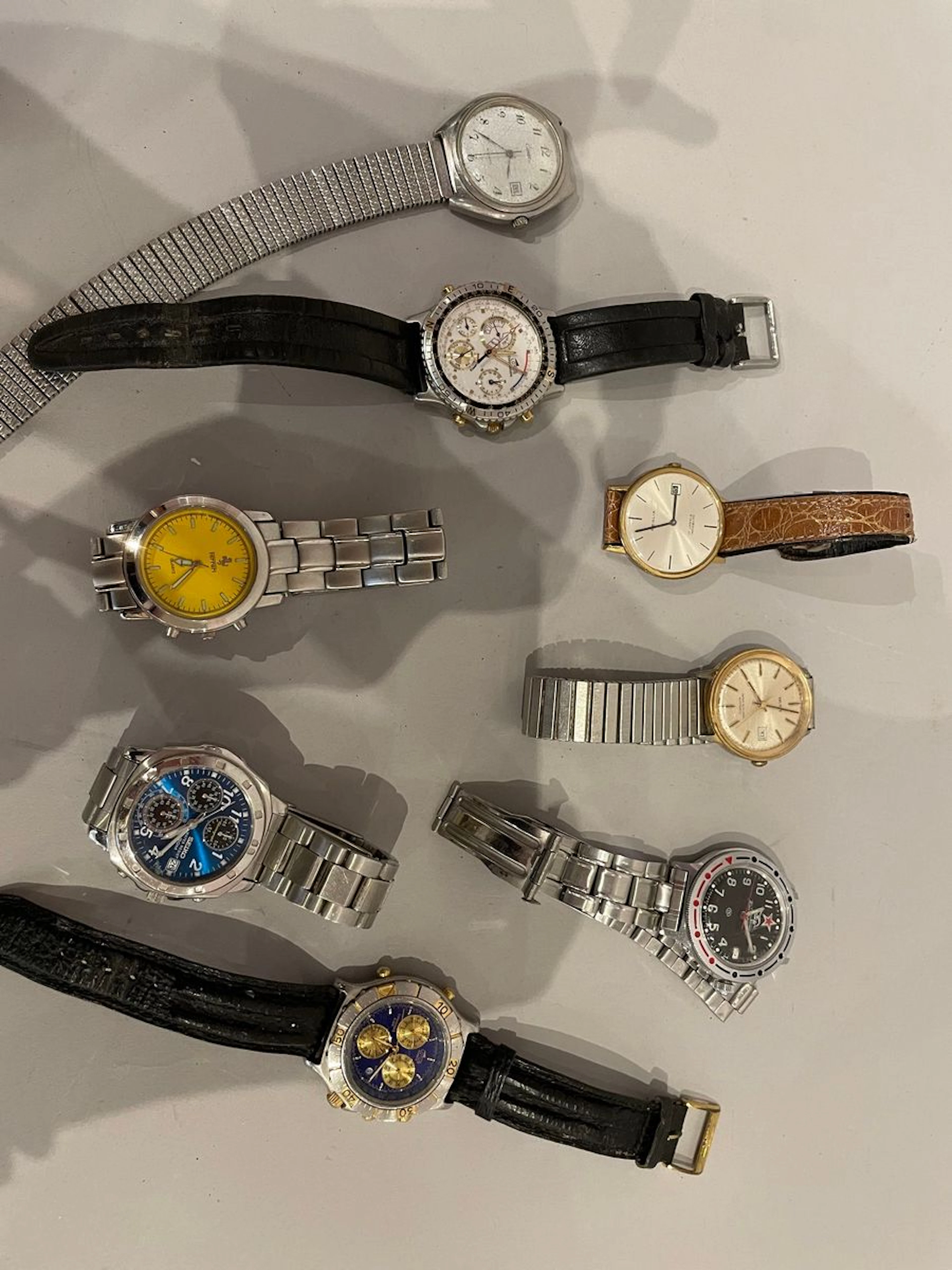 Lot de huit montres diverses, dont Ferrari,... - Lot 357 - Rossini