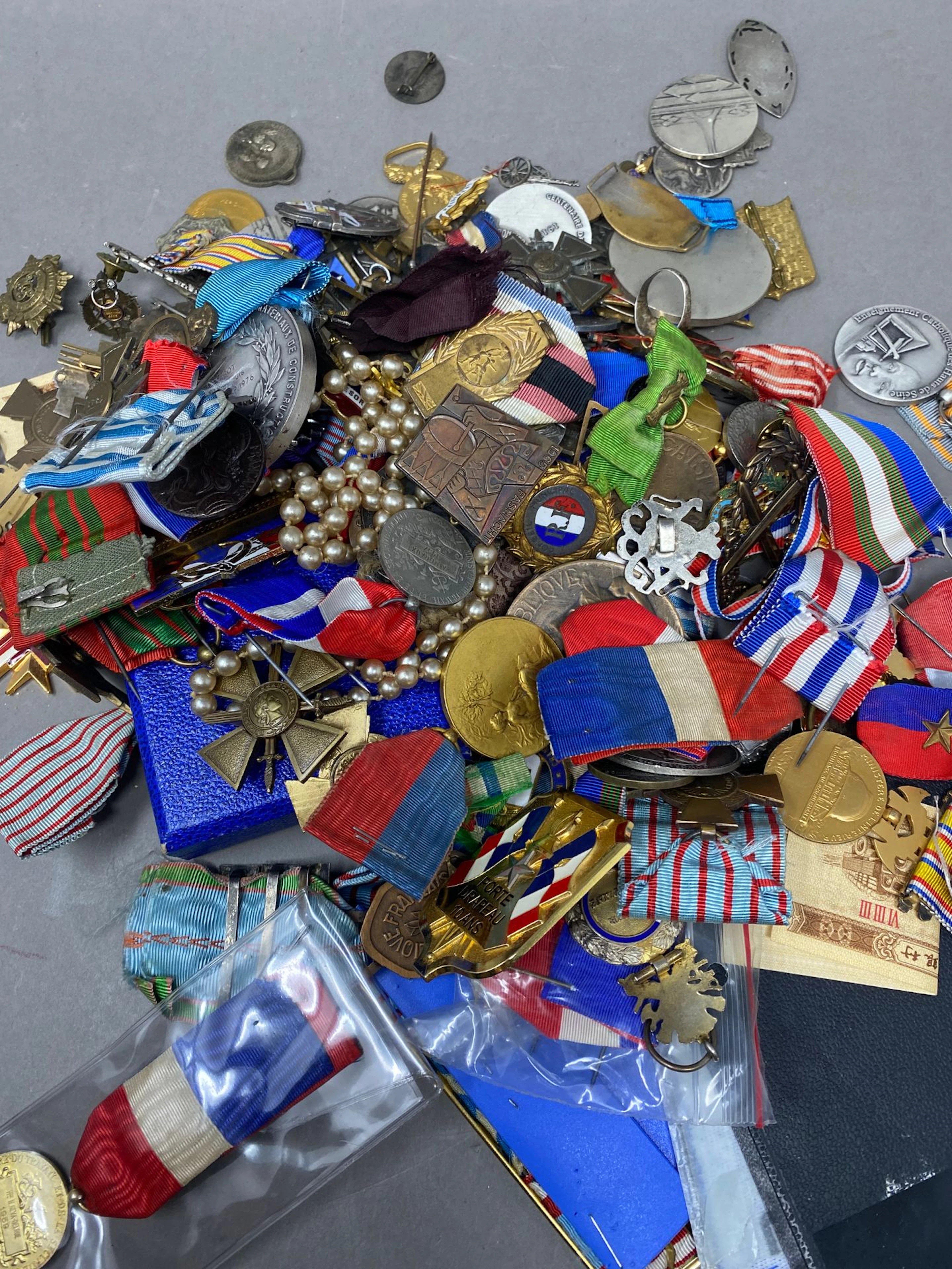 Lot divers XXème décorations civiles et militaires... - Lot 400 - Rossini