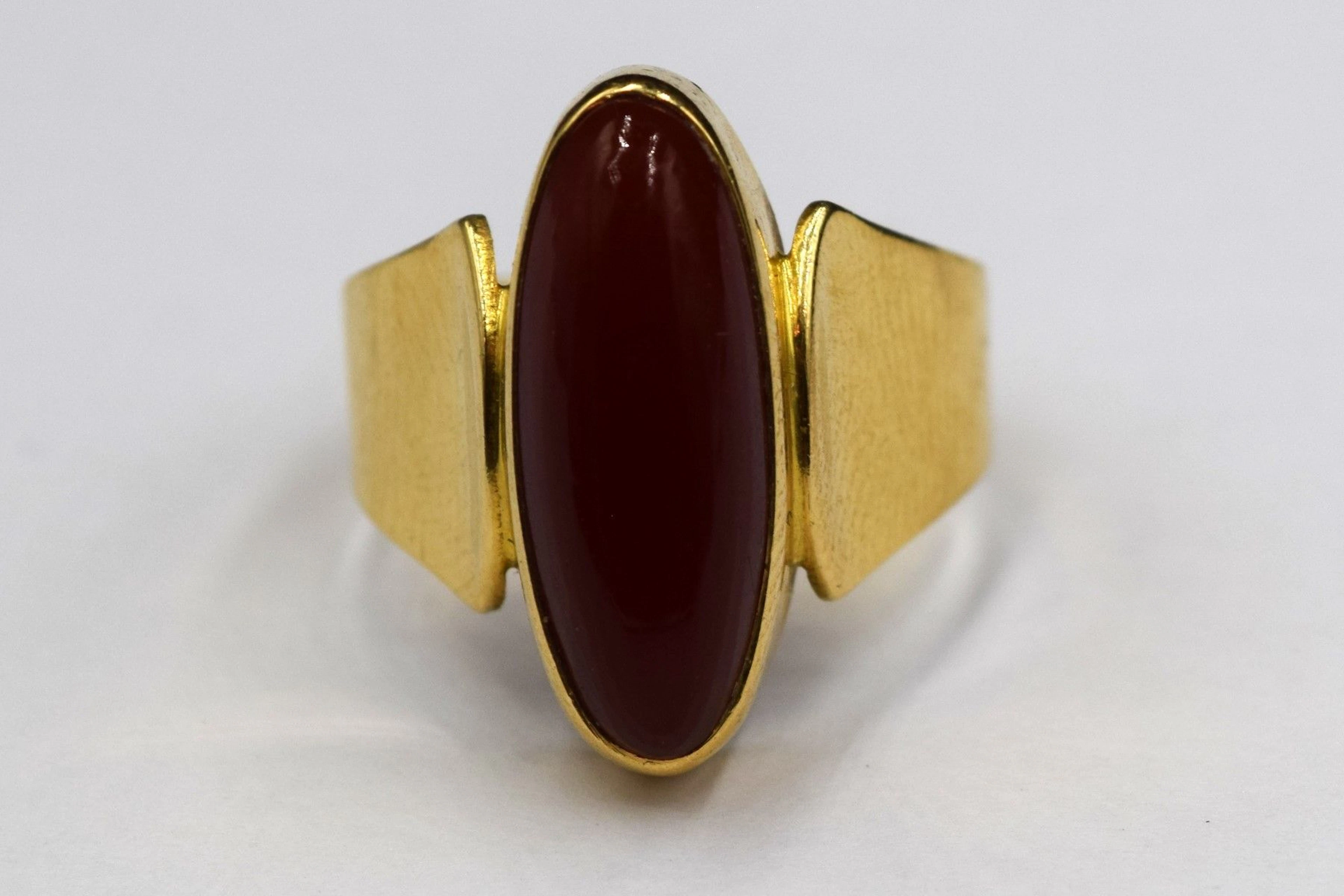 Bague navette en or jaune 18K (750) et cornaline. Tour... - Lot 302 - Rossini