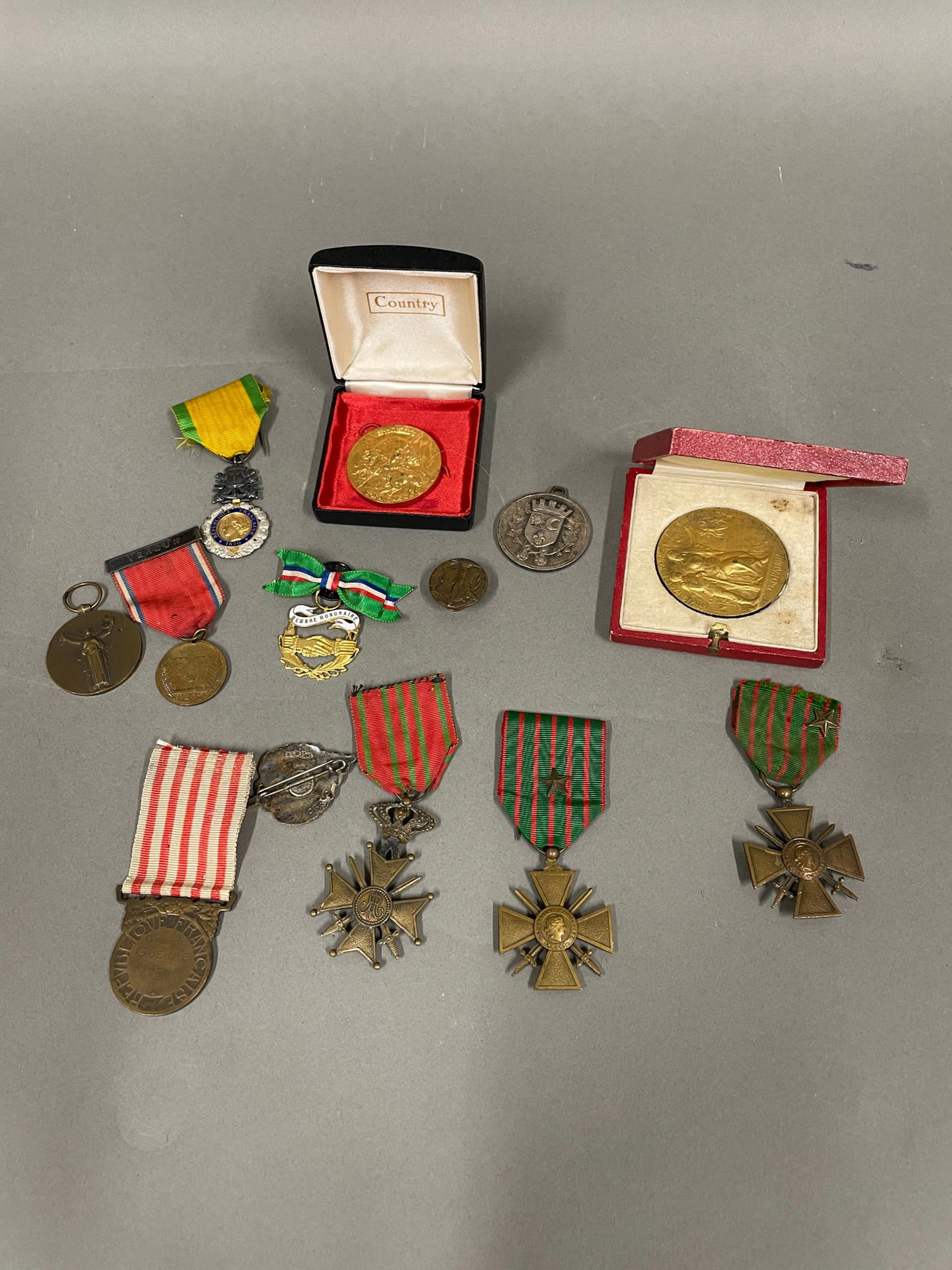 Lot de décorations et médailles diverses... - Lot 59 - Rossini