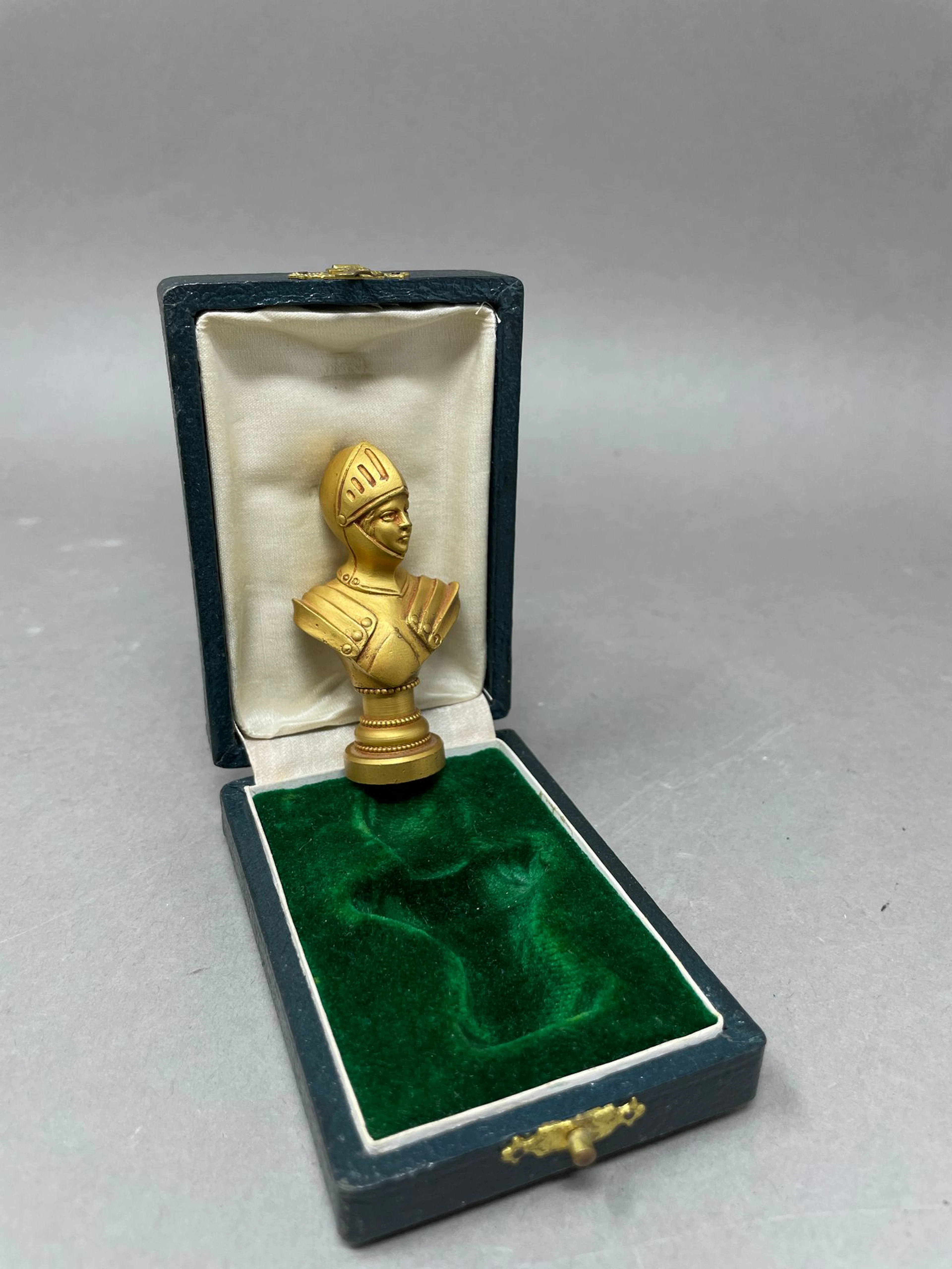 Sceau en bronze doré figurant le buste de... - Lot 213 - Rossini