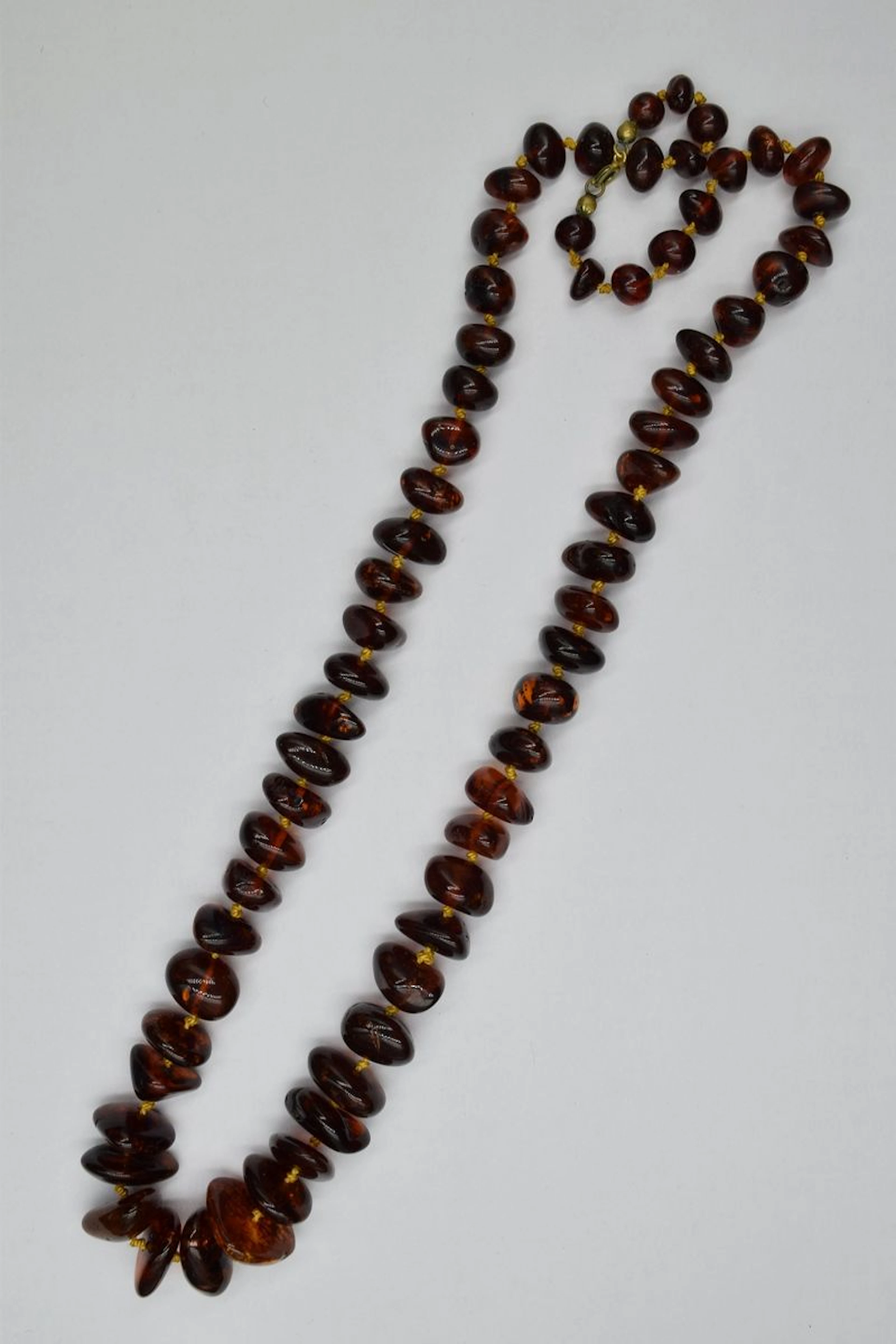 Collier en ambre. Tour de cou : 62 cm. - Lot 327 - Rossini