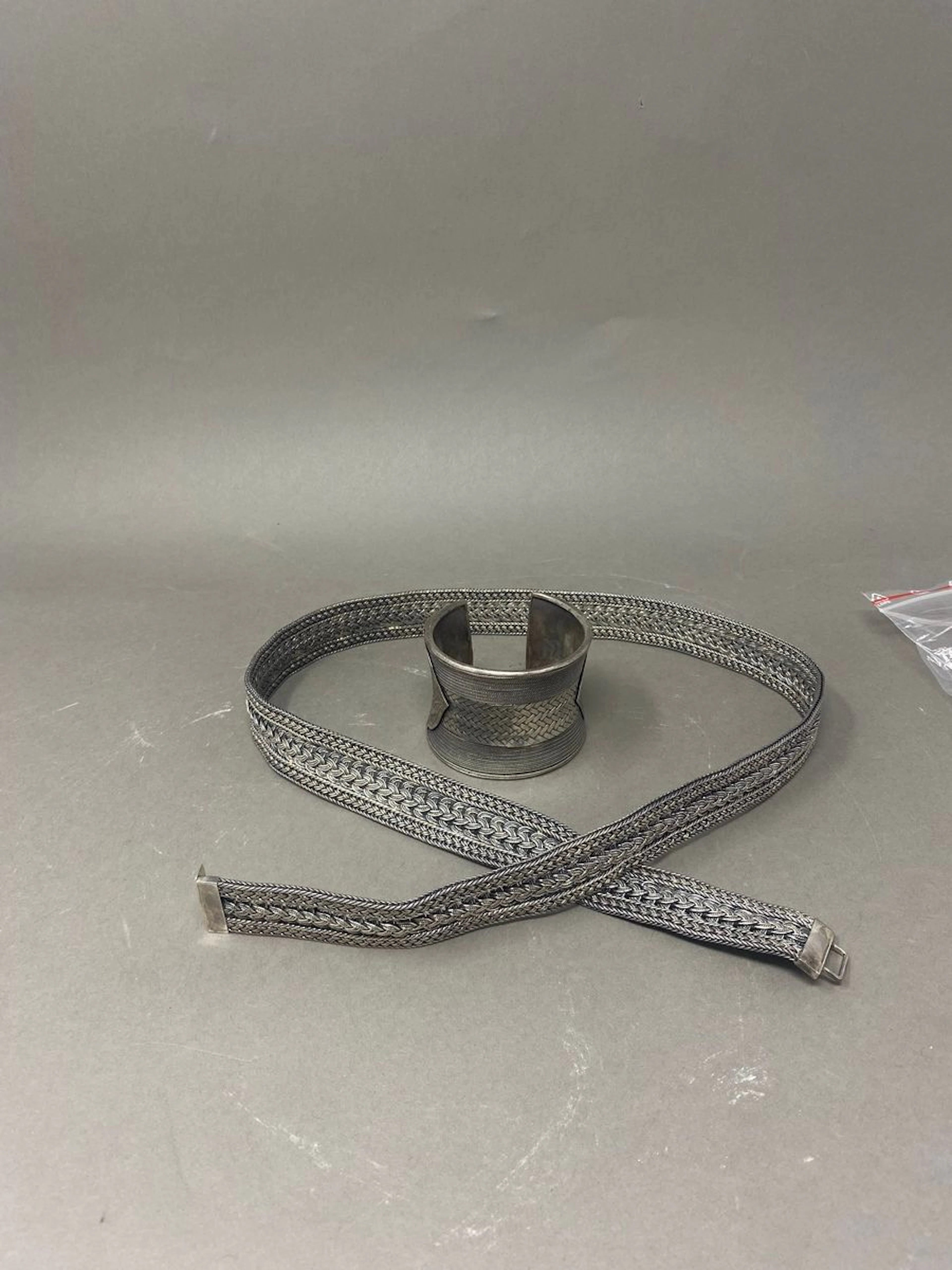 Réunion d'un bracelet manchette et d'une... - Lot 310 - Rossini