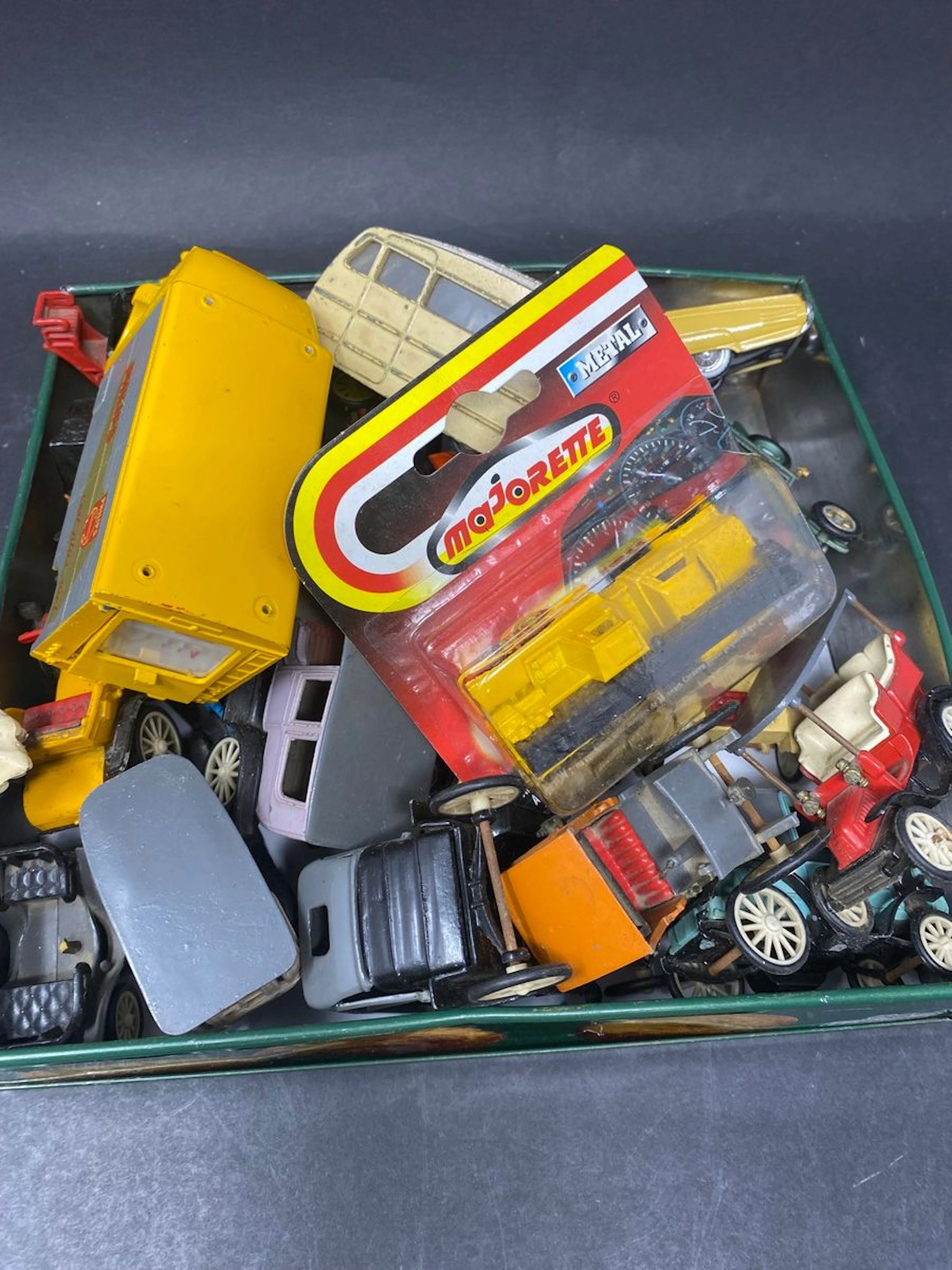 Lot de voitures dont Dinky Toys (Citroen... - Lot 412 - Rossini