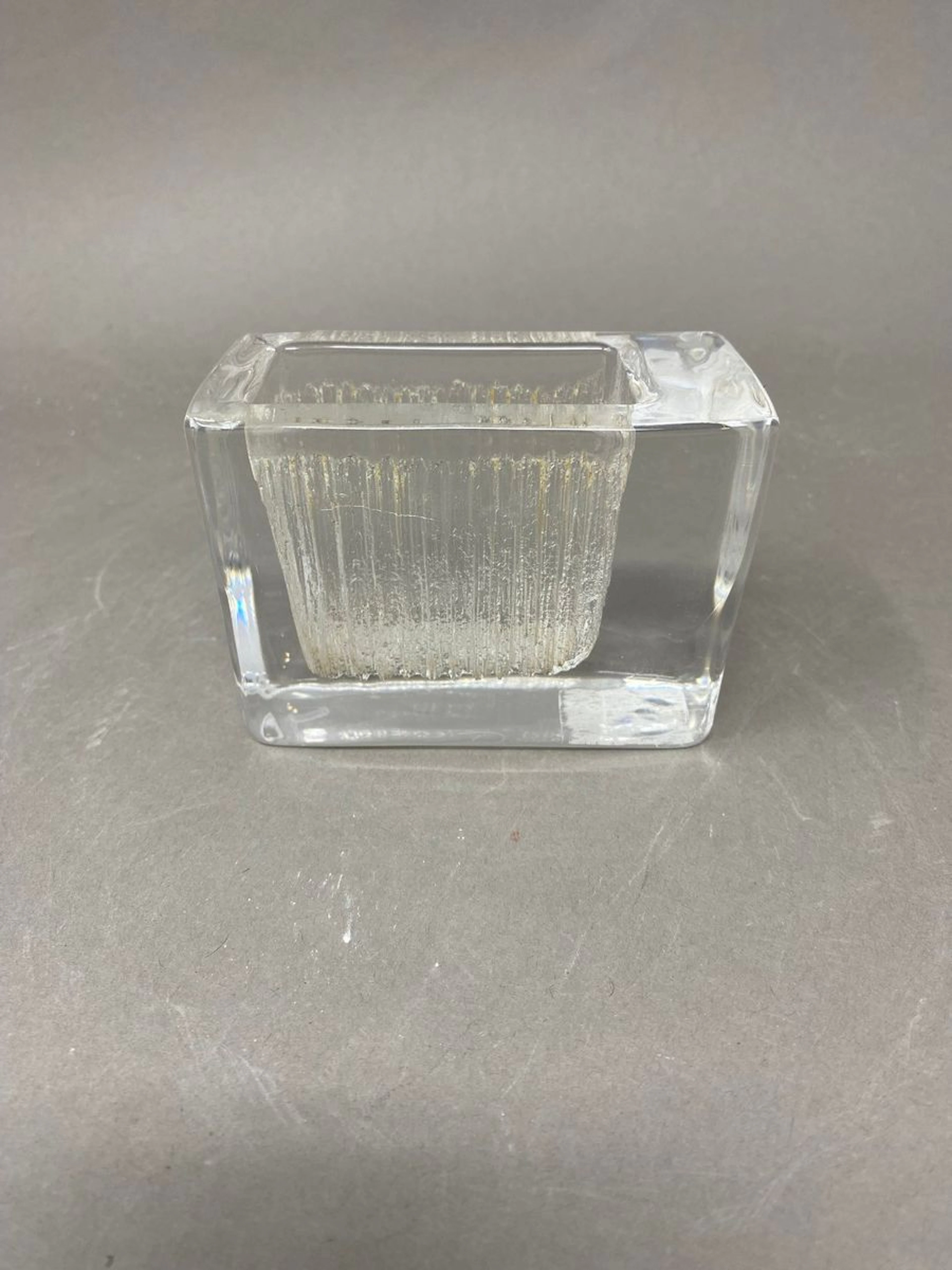 DAUM Petit vase en cristal à section rectangulaire.... - Lot 486 - Rossini