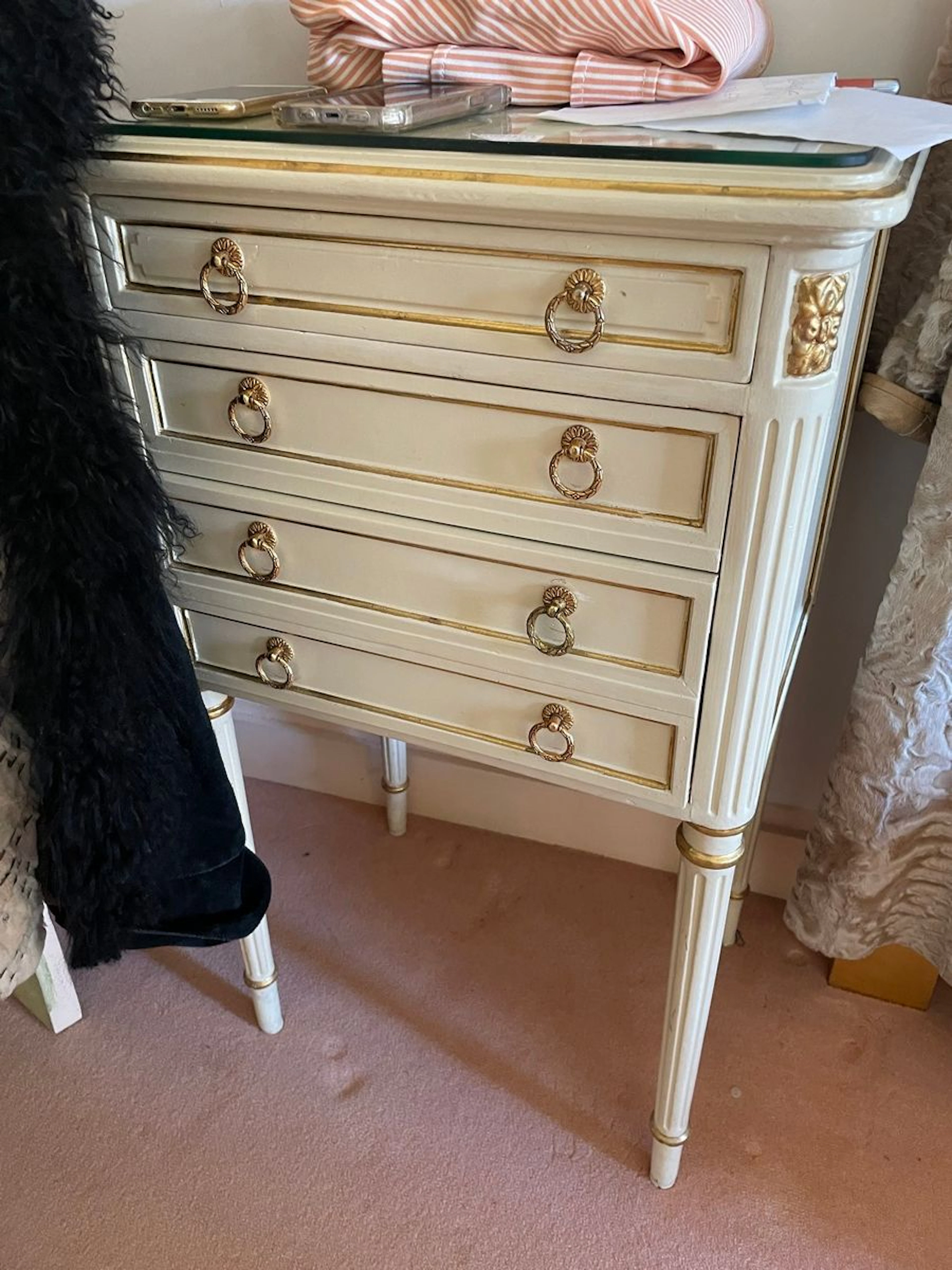 Paire de chevets de style Louis XVI en bois... - Lot 751 - Rossini