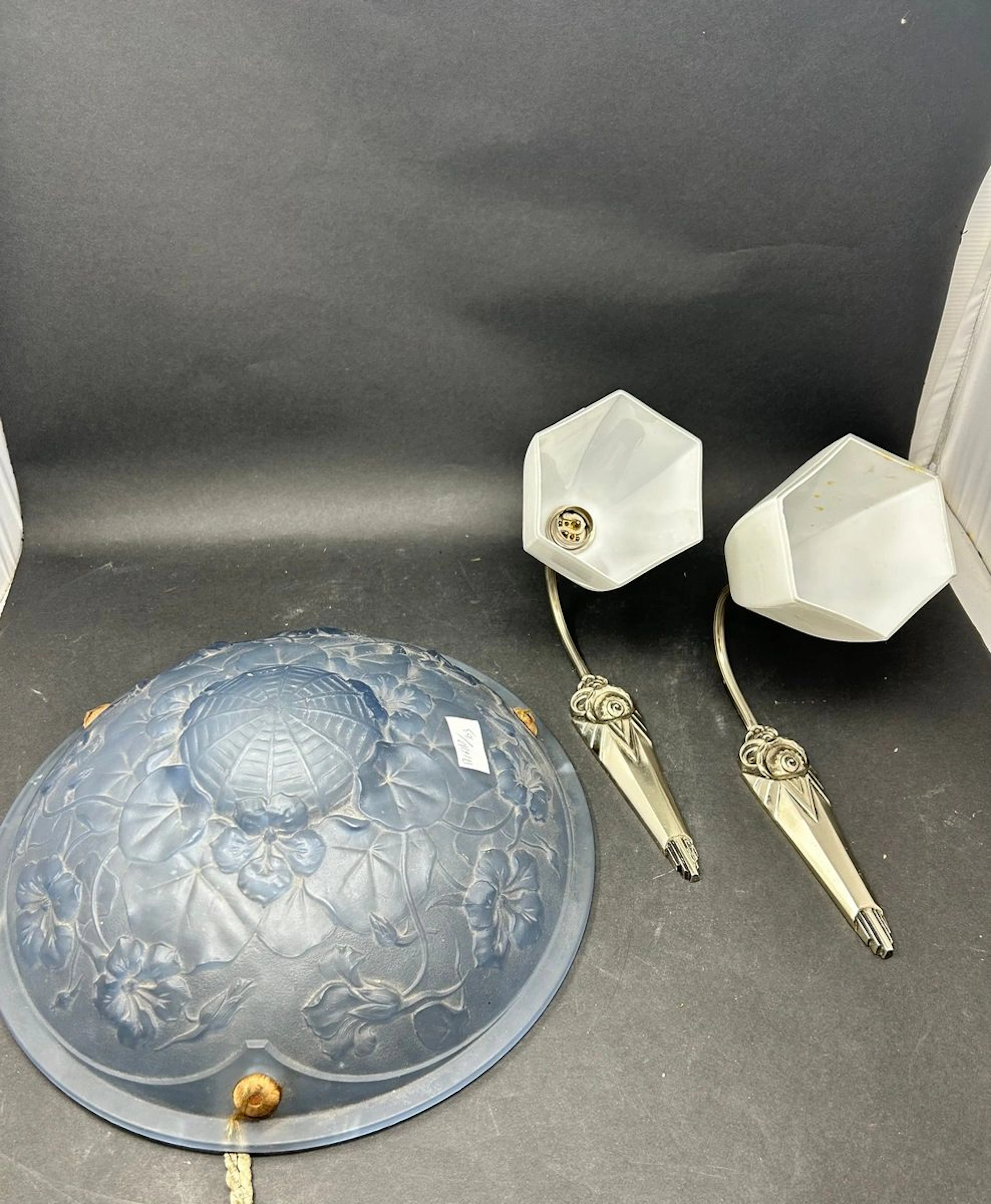Suspension en verre moulé, on y joint une... - Lot 757 - Rossini