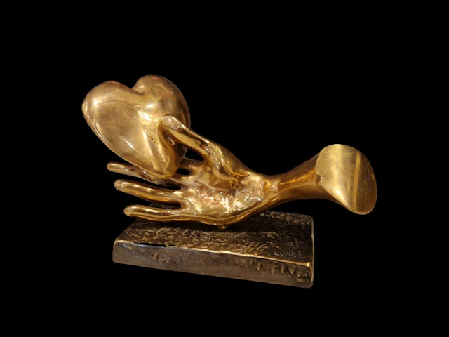 LOHE Yves (né en 1947) Le coeur sur la main Bronze... - Lot 456 - Rossini