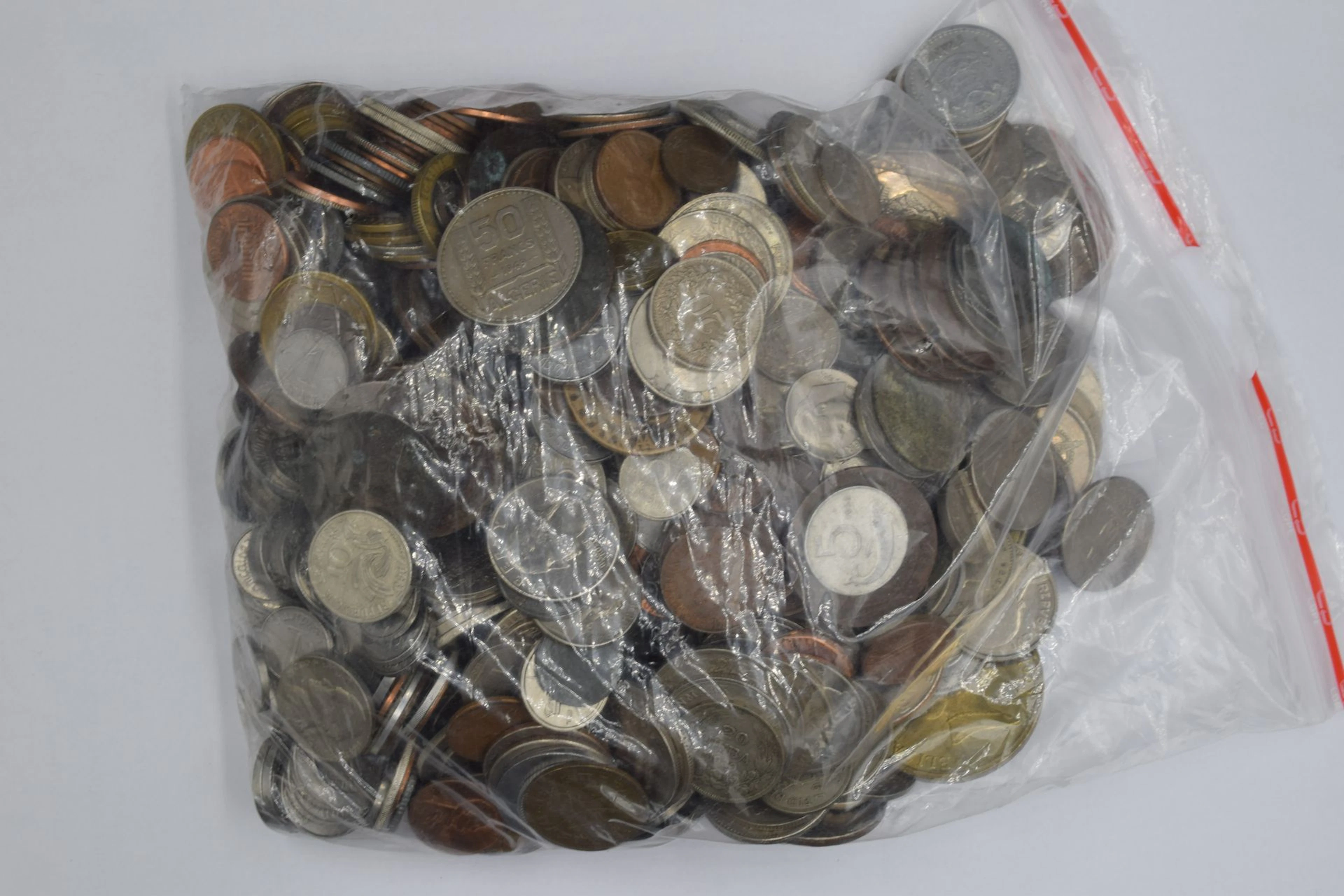 Un vrac de monnaie du monde, majoritairement... - Lot 3 - Rossini