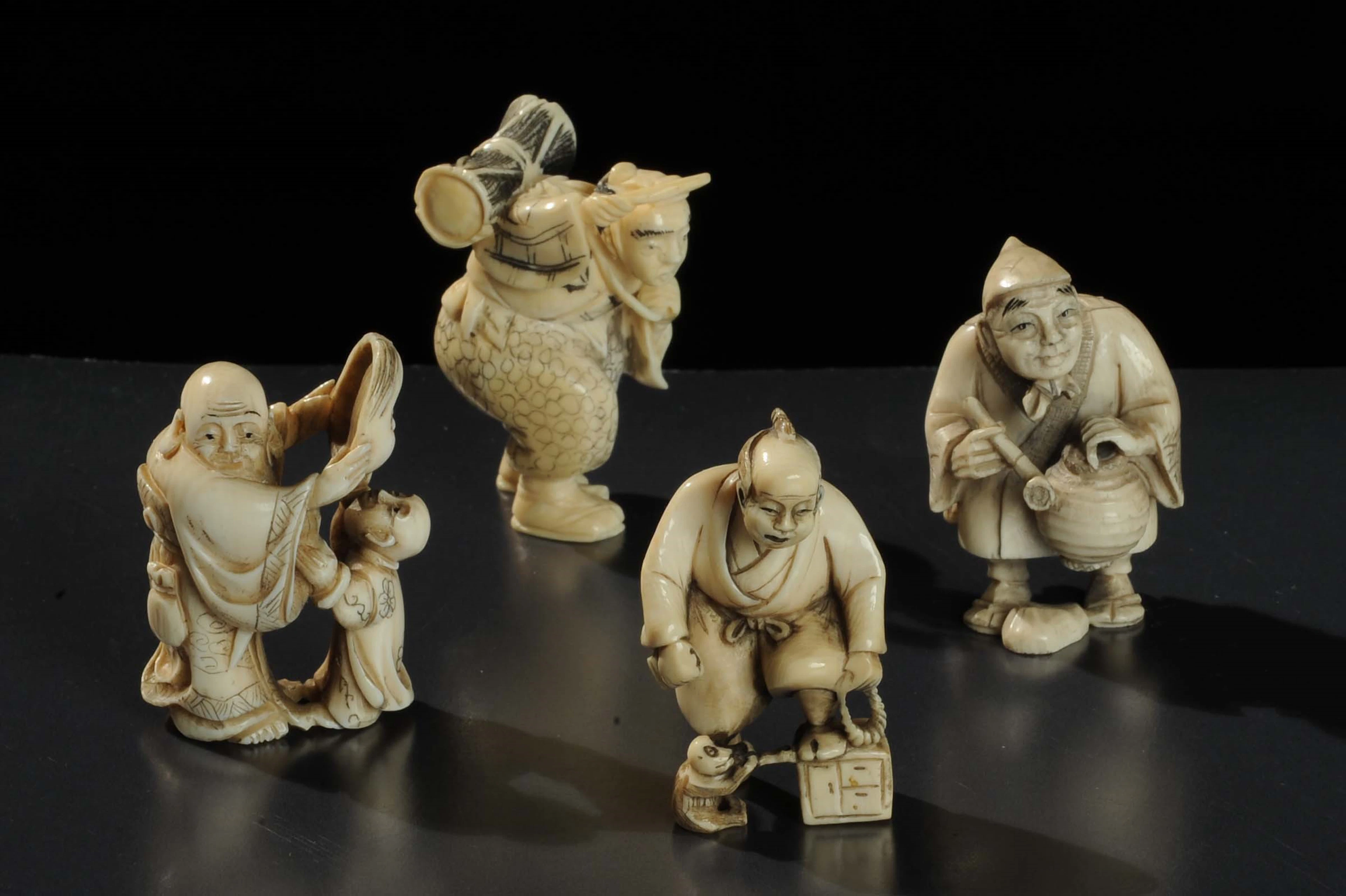 Quattro Netsuke in avorio, Giappone, XIX secolo