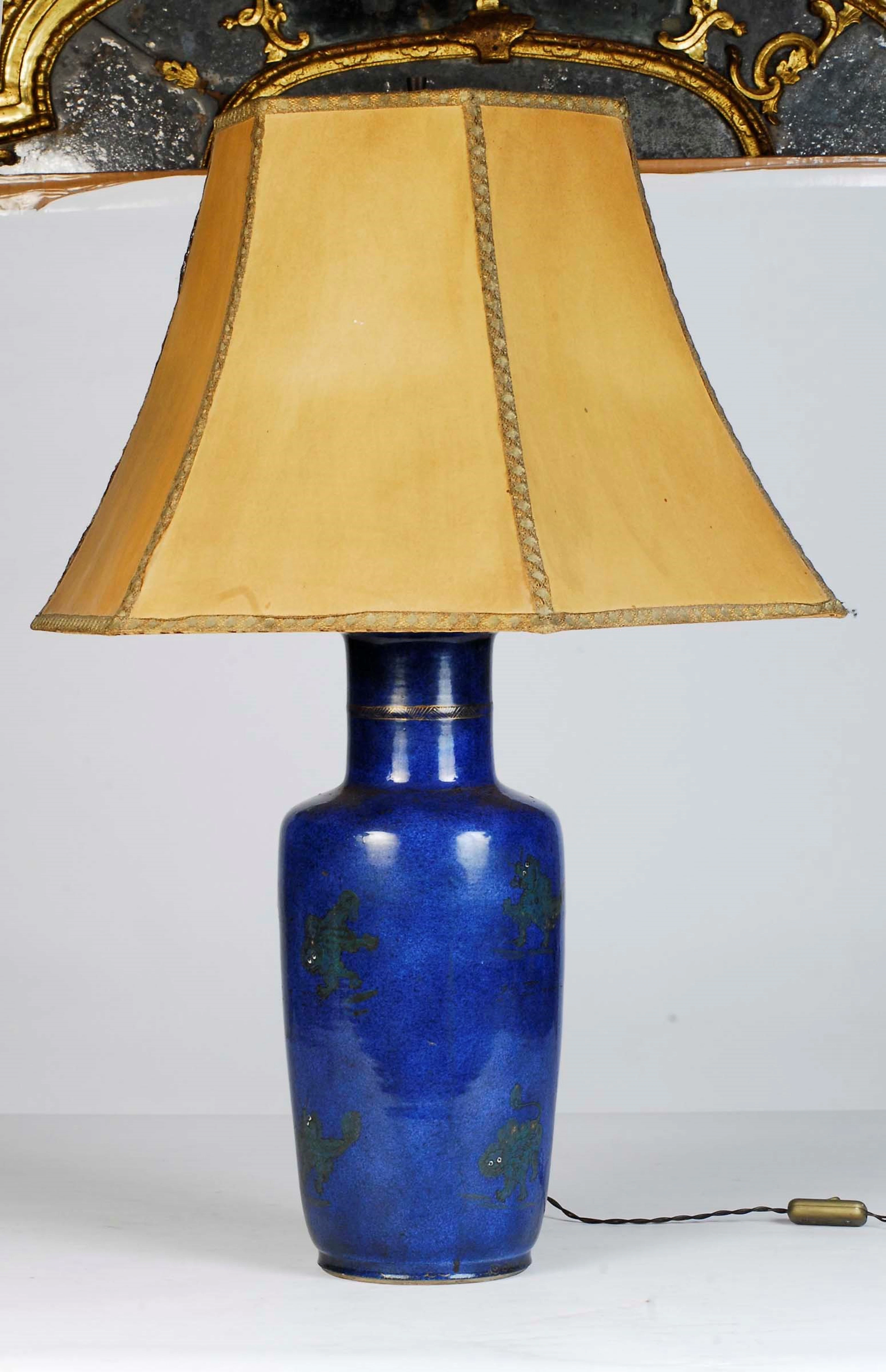 Vaso orientale a fondo blu, XX secolo