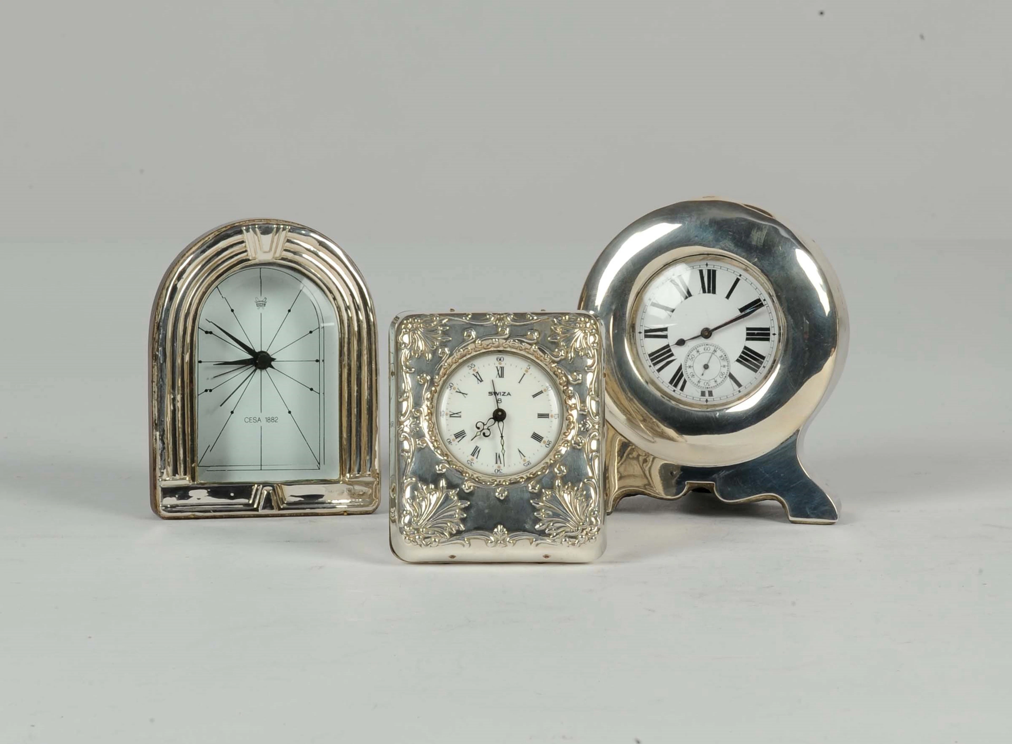 Tre orologi con montatura argento moderni, XX secolo