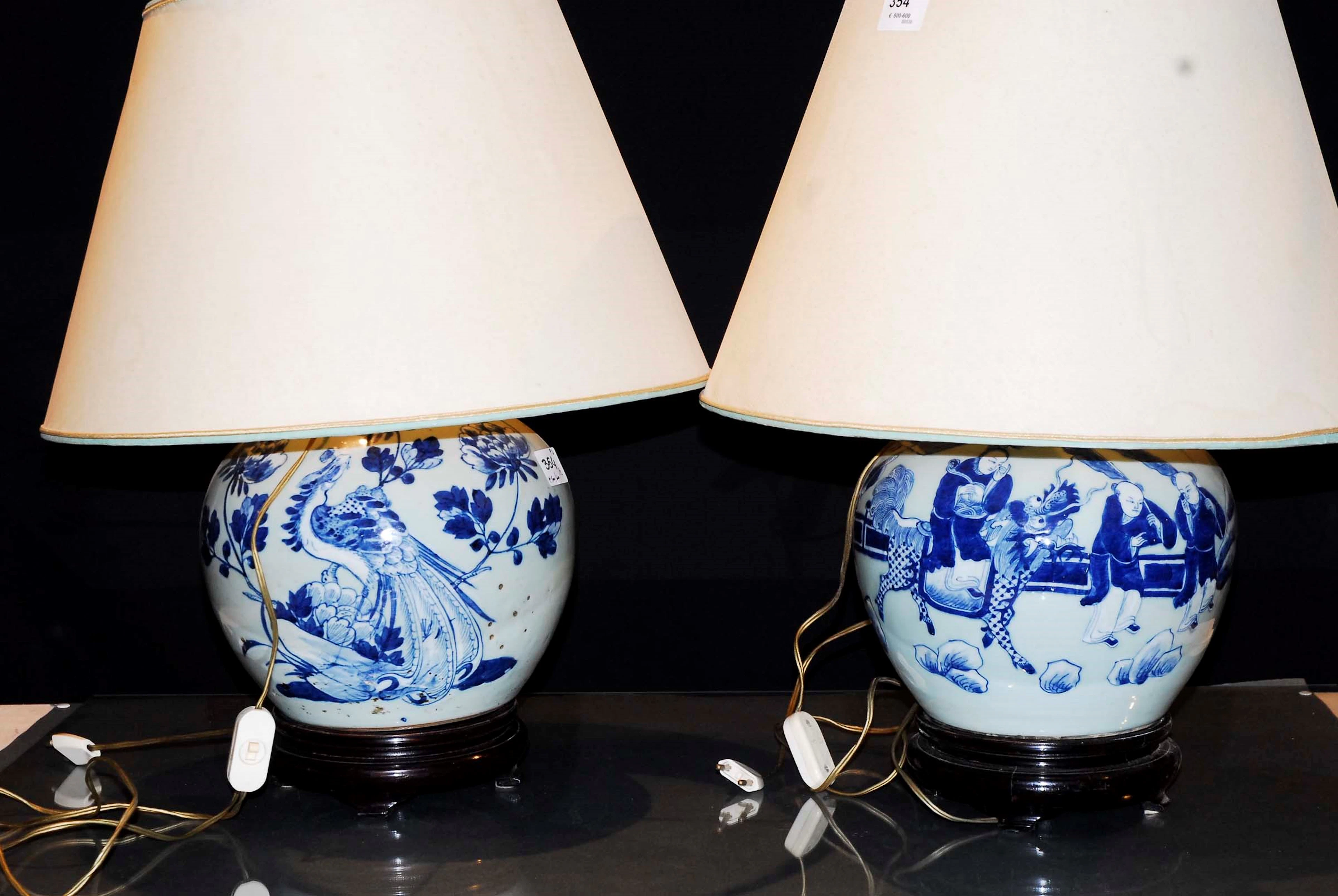 Coppia di vasi di gusto orientale trasformati in lampada
