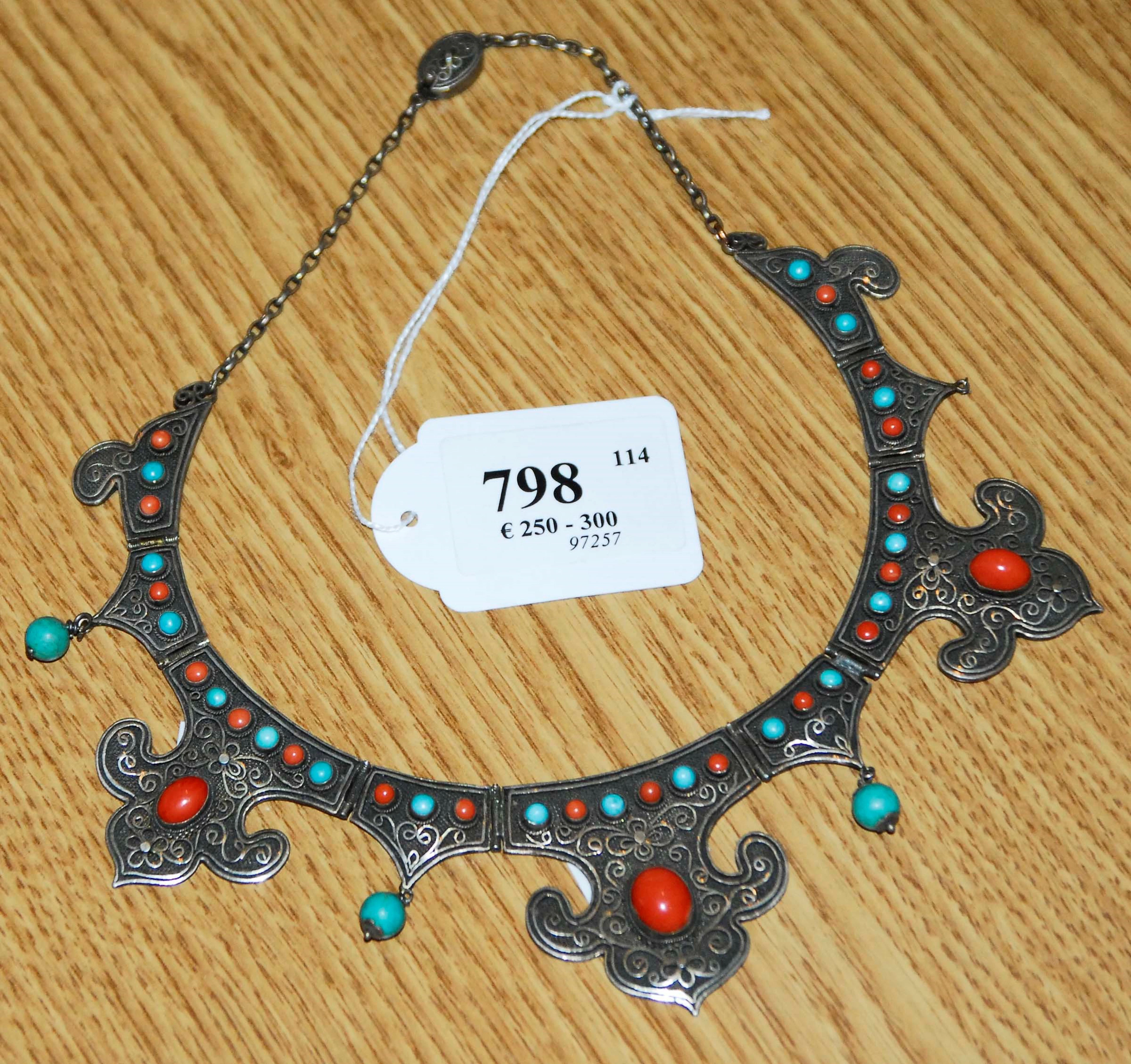 Collana in argento turchesi e coralli