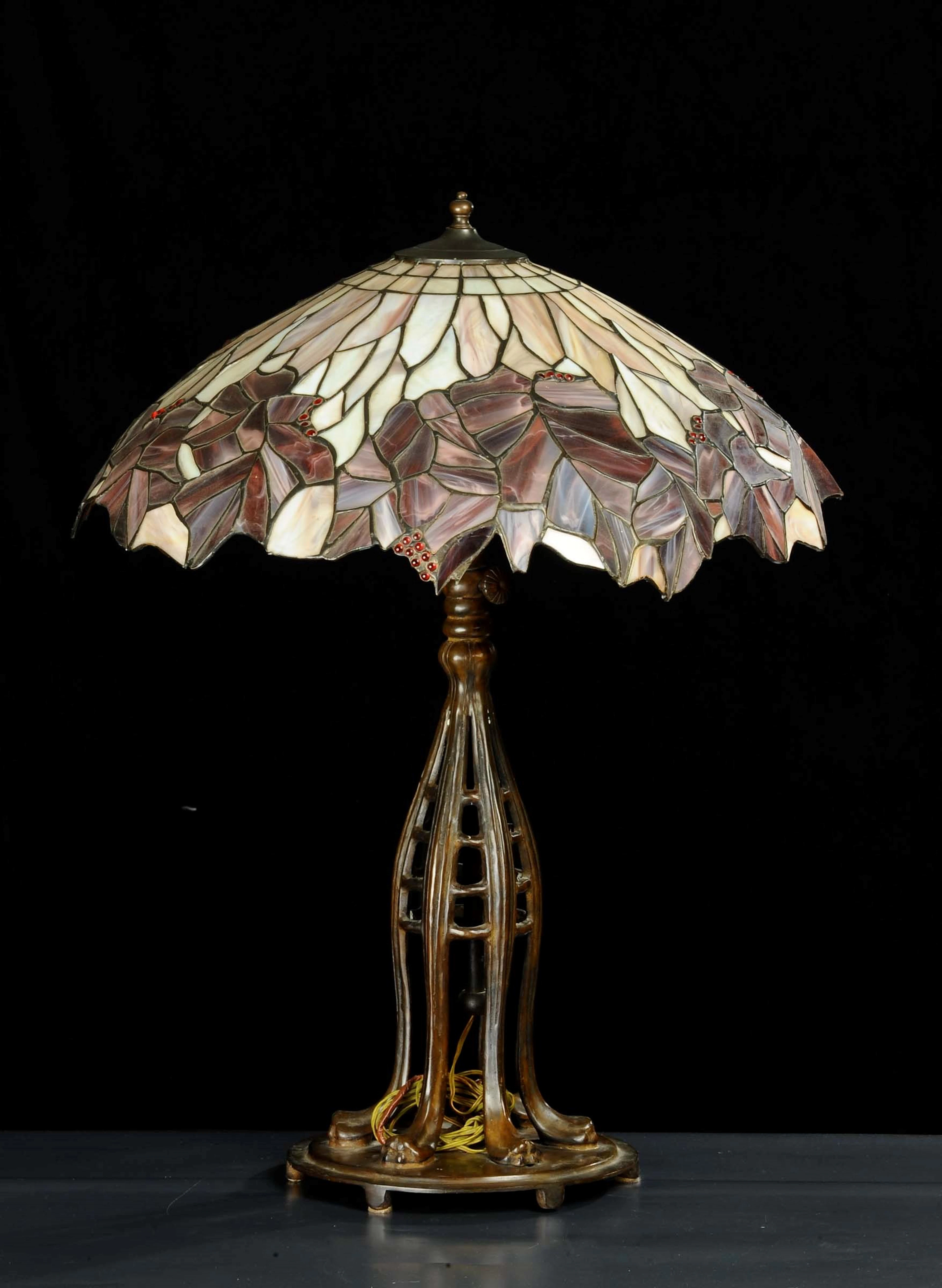 Lampada da tavolo in stile Tiffany in bronzo e vetro