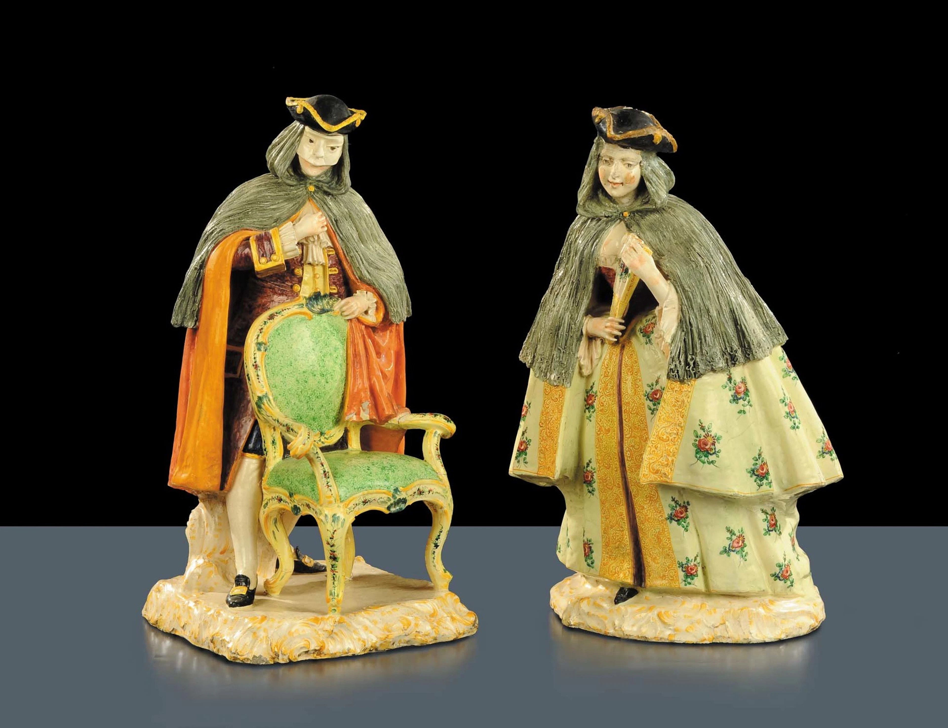Coppia di statue in ceramica raffiguranti personaggi veneziani, inizio
