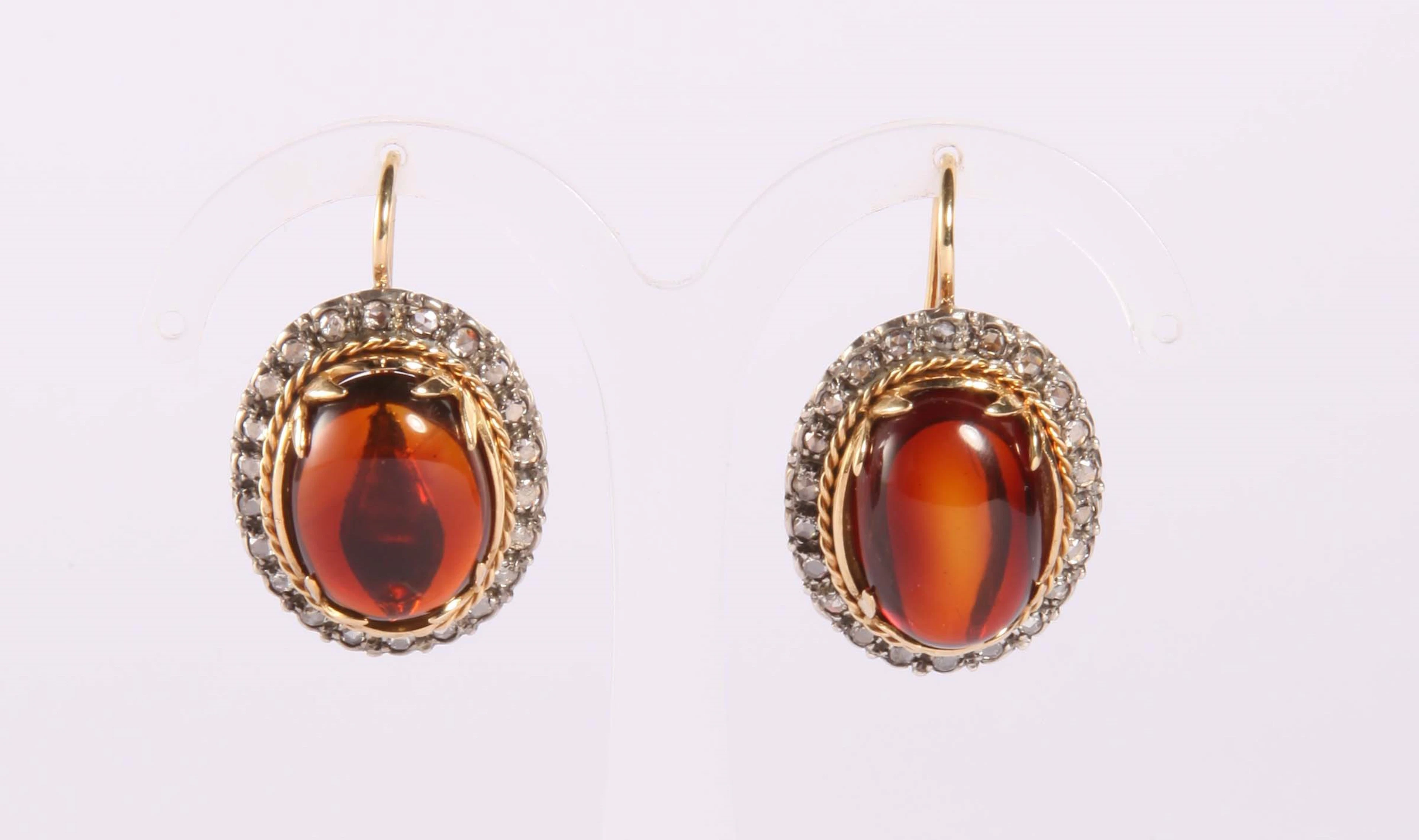 Orecchini con simetite (ambra rossa) e diamanti