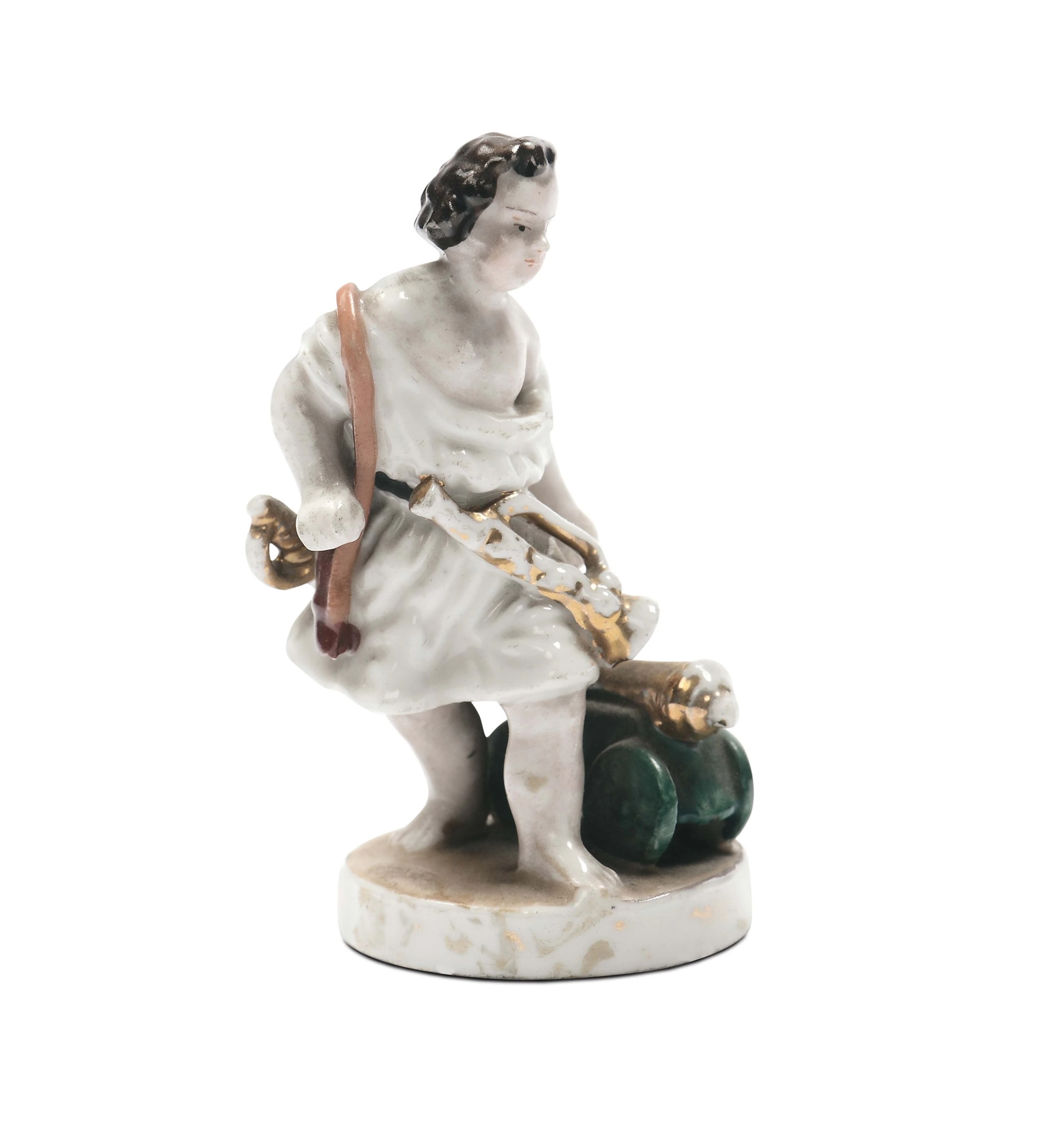 Figurina in porcellana policroma raffigurante giovanissimo soldatino