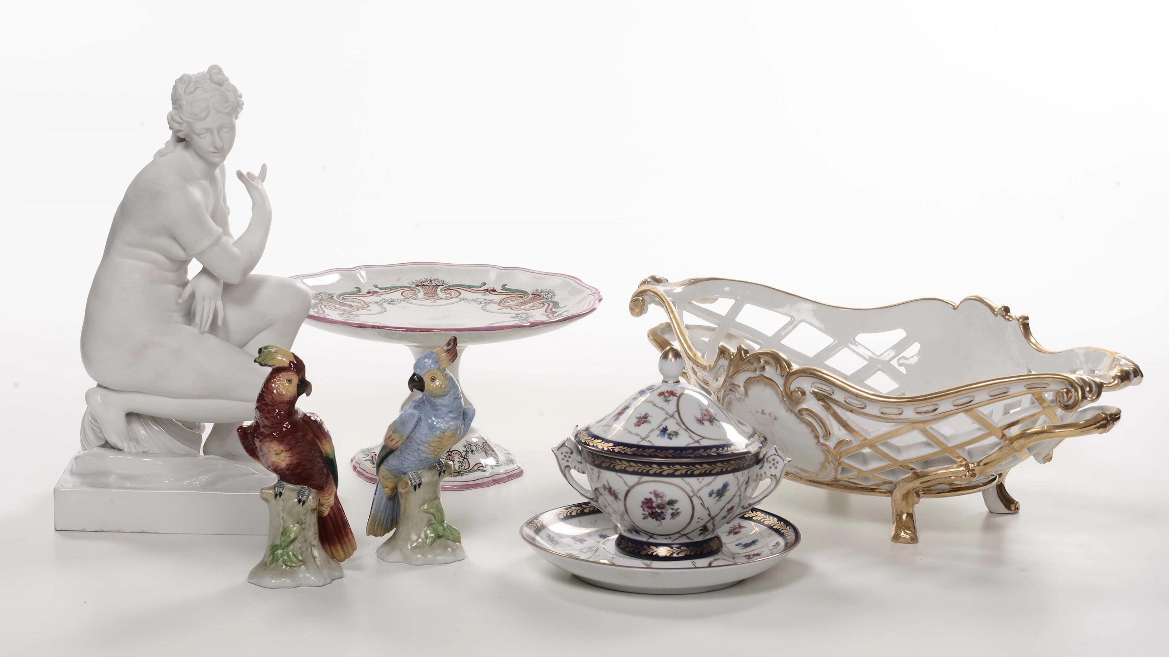 Lotto di sei pezzi diversi in ceramica e porcellana